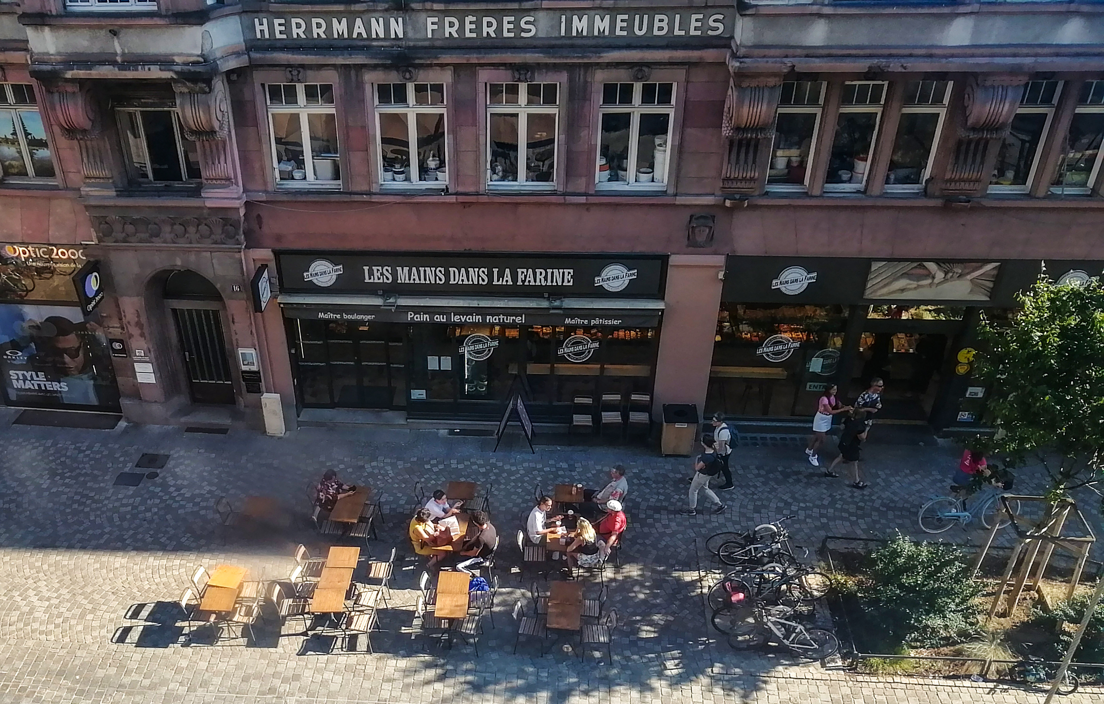 Al fresco dining, Strasbourg, France.