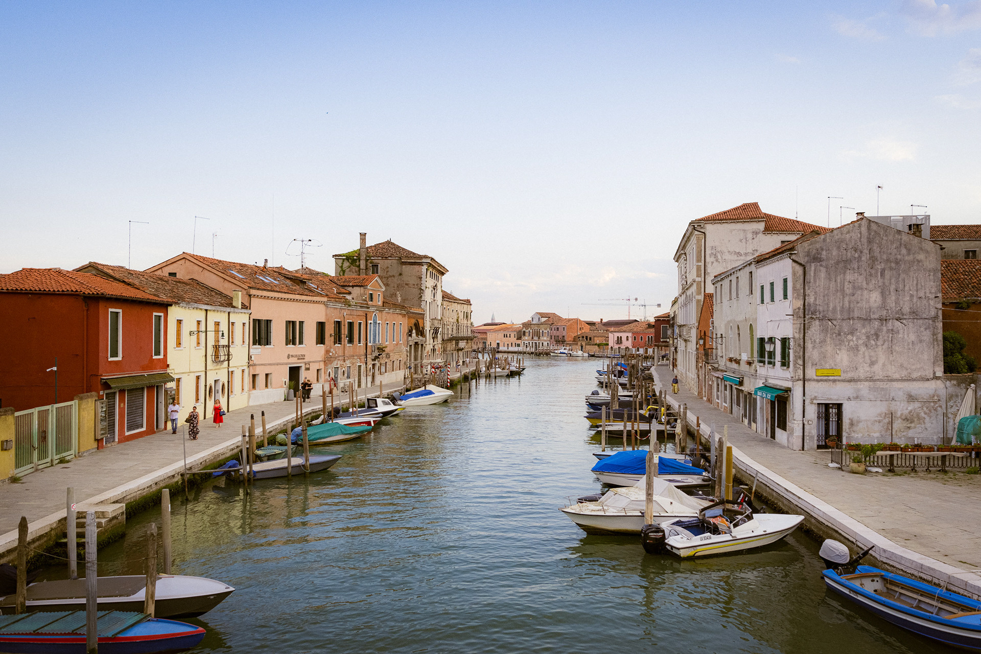 Murano, Italy. Houses and workshops along Fondamenta Navagero – 1/500 sec, f. 5.0, ISO 800 – 18mm