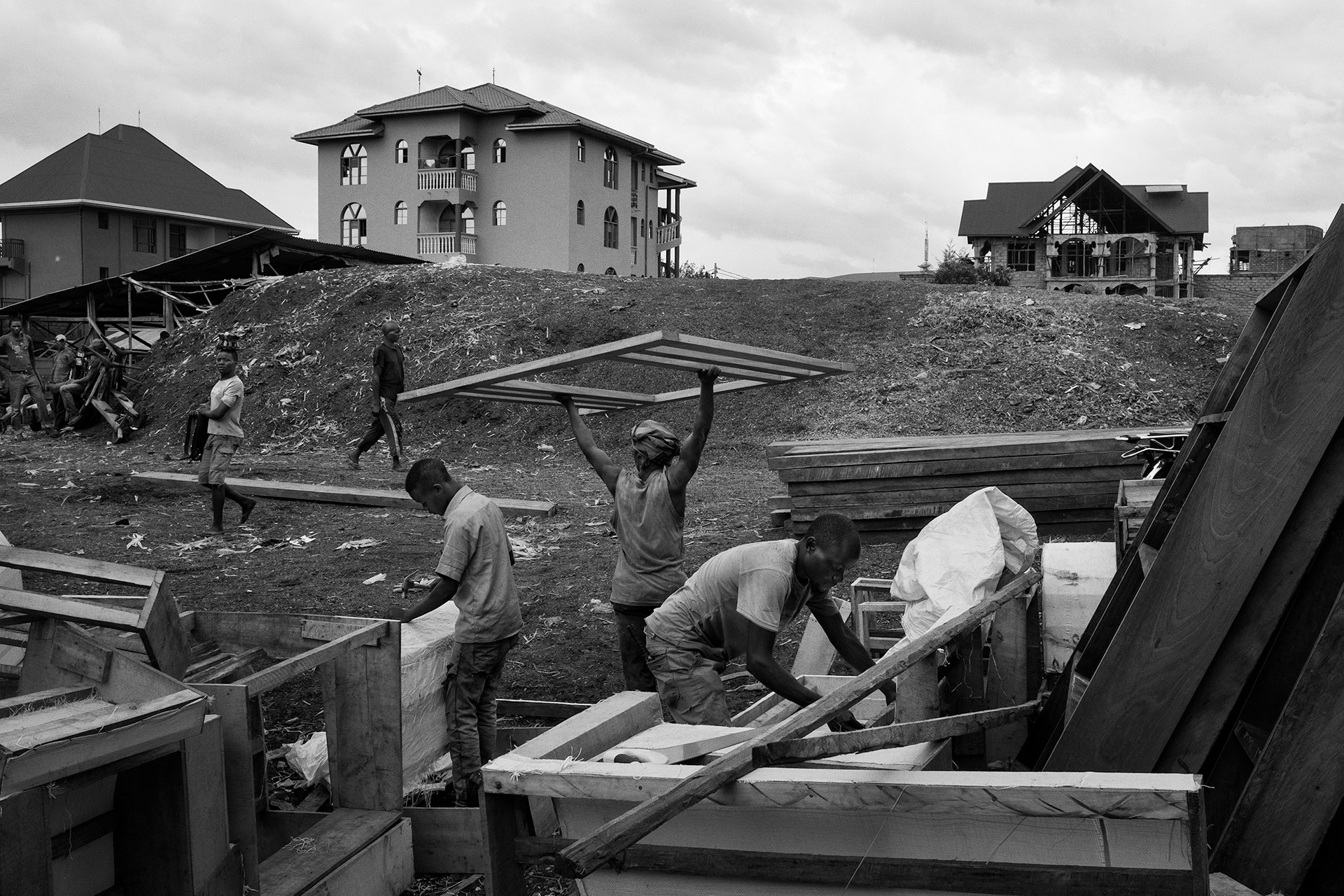 Goma, North-Kivu, March 2016. A carpentry workshop in the main sawmill of Goma. Here, school banks, sofas or house wood frames are manufactured to meet the demand of the provincial capital, unceasingly expanding for several decades. Traceability of the wood is not taken into account as on much of the internal market.