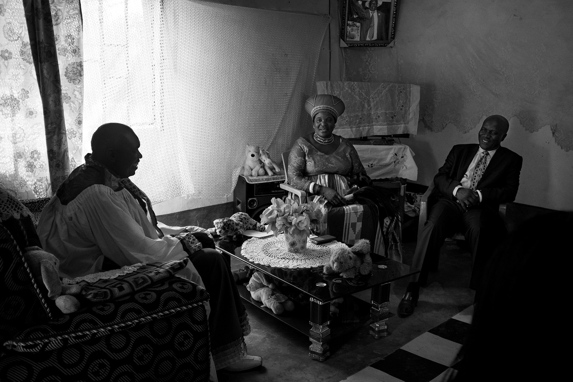 Mimbulu, Haut-Katanga, October 2016. King Kaponda, a traditional chief whose kingdom stretches between Haut-Katanga in DR-Congo and Zambia, on the occasion of the ceremony "Mutomboko Wa Bamfumu Kaponda Mwaiseni". The festivities celebrate the 26th anniversary of King Kaponda’s reign and the new agricultural year. Customs want the "King" to be the main decision maker on its territory but in practice, an unclear Congolese land law and a lack of security on the land prevents any projection for his community, leading to unsustainable agricultural practices. In an effort to settle households, the King has allocated 2,400 ha of rural land from his kingdom to the AFODEK agroforestry project.