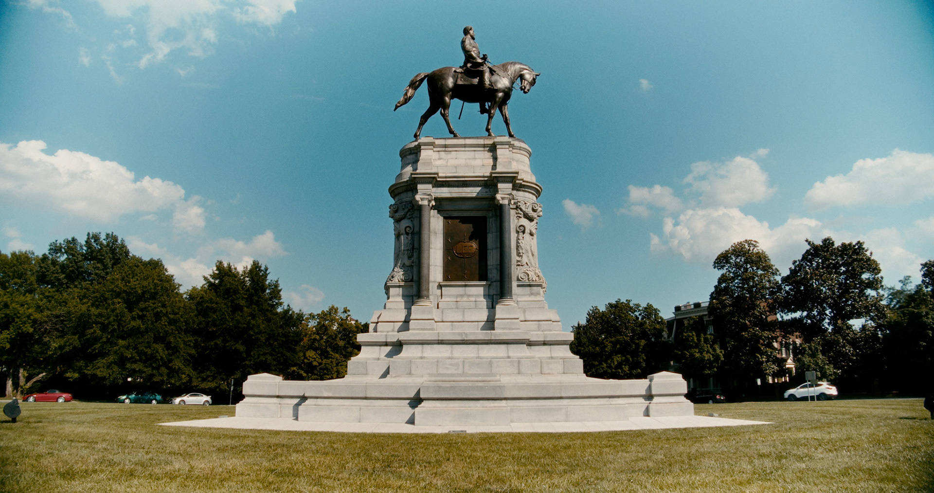 Robert E. Lee statue on Monument Avenue in Richmond