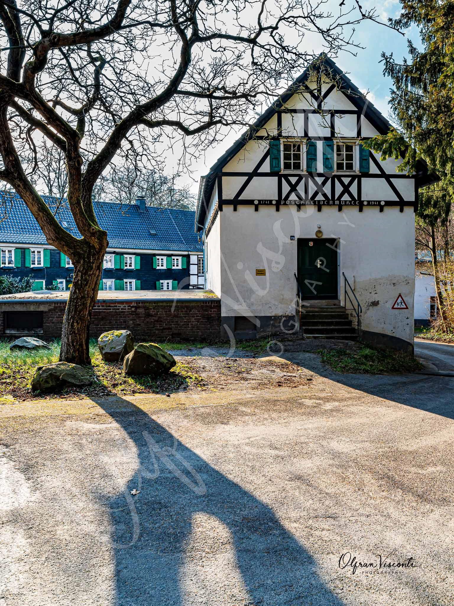 101. Shadow and Tipical Bergische house.