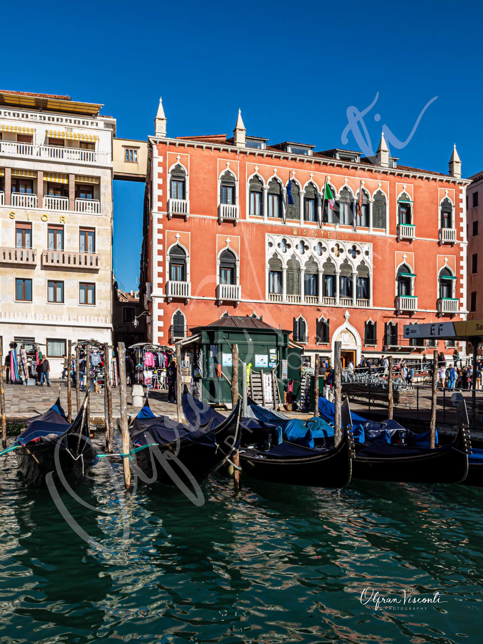 30. Gondole di Venezia a San Zaccaria.