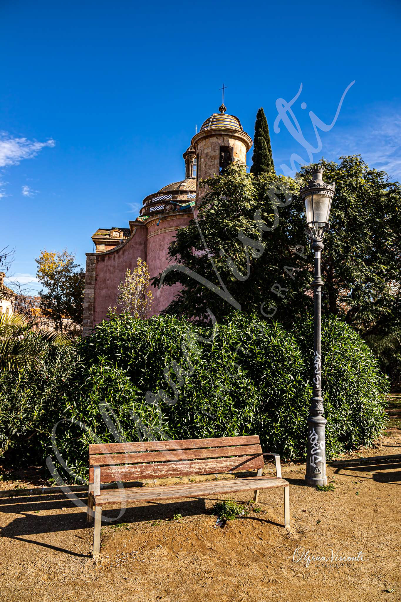 91. Lantern, bench and Military Parish Church. Ciutadella Park.