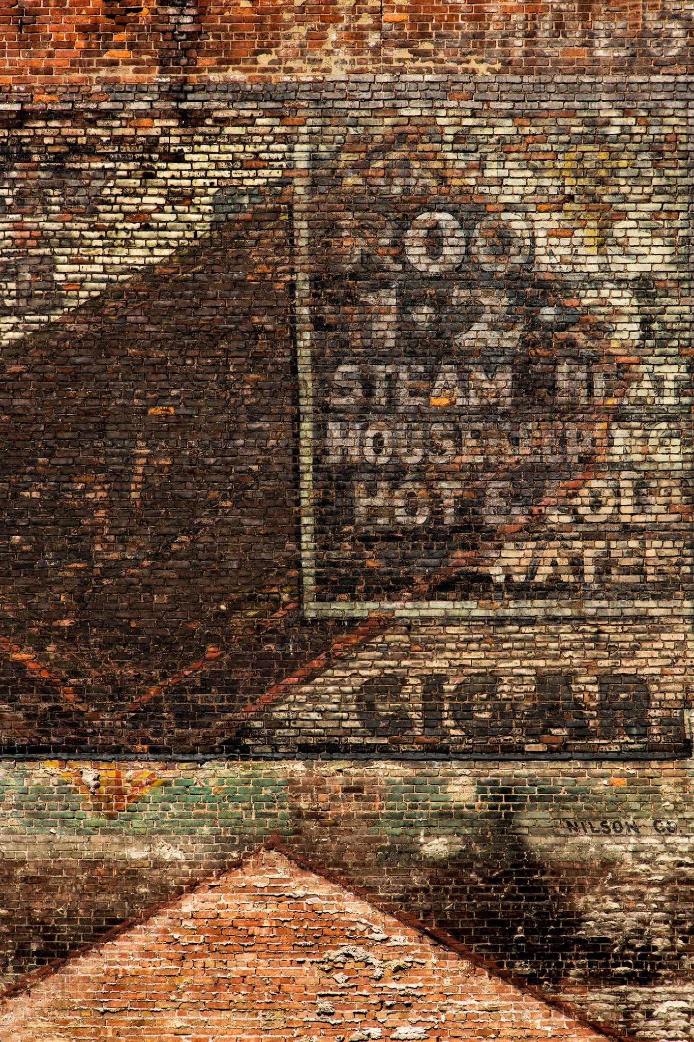Photography: Cigar, Rooms and bricks. NewYork, USA. 2012. Faded Signs, New York Inn. Arkink