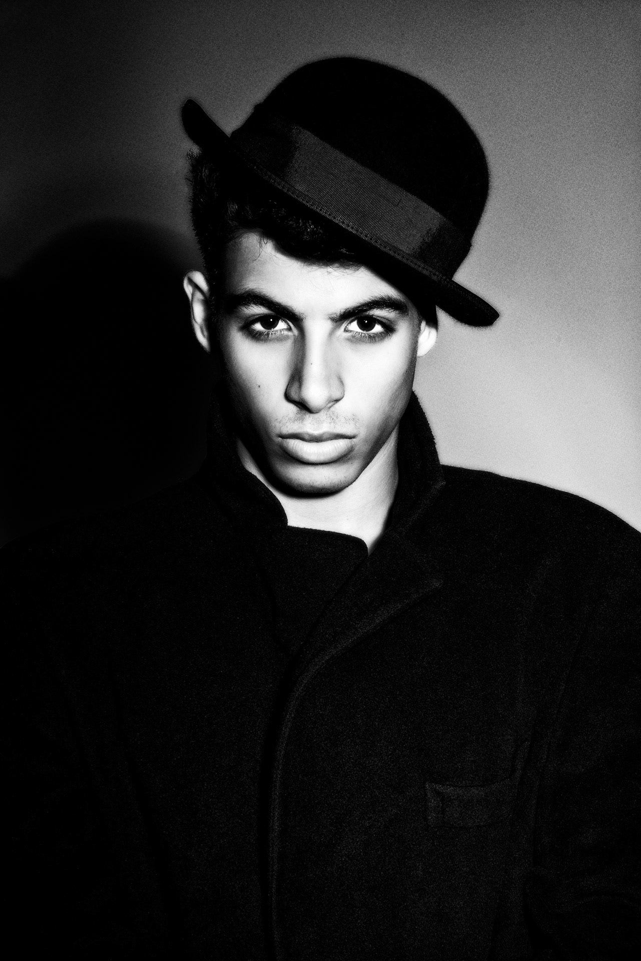 Paulo: portrait with hard light set up.