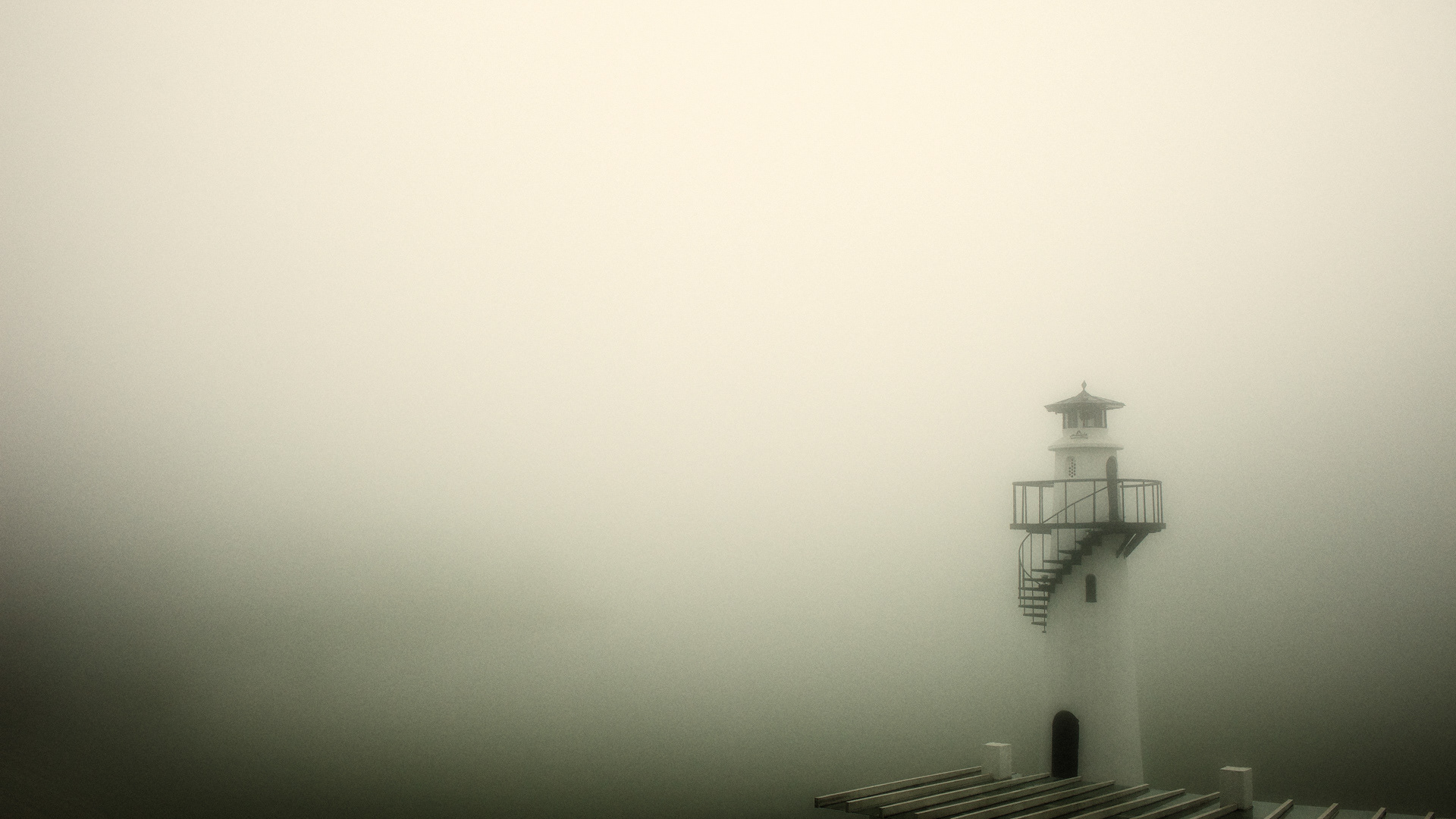 Lighthouse in the mist. Petrópolis, Brasil. 2011.