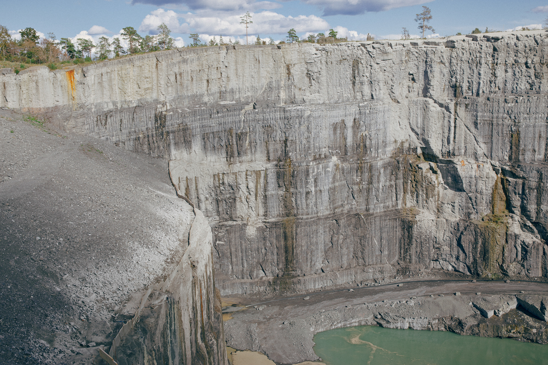 Disposal of dangerous waste.  For Morgenbladet -  Langøya, 2019.    