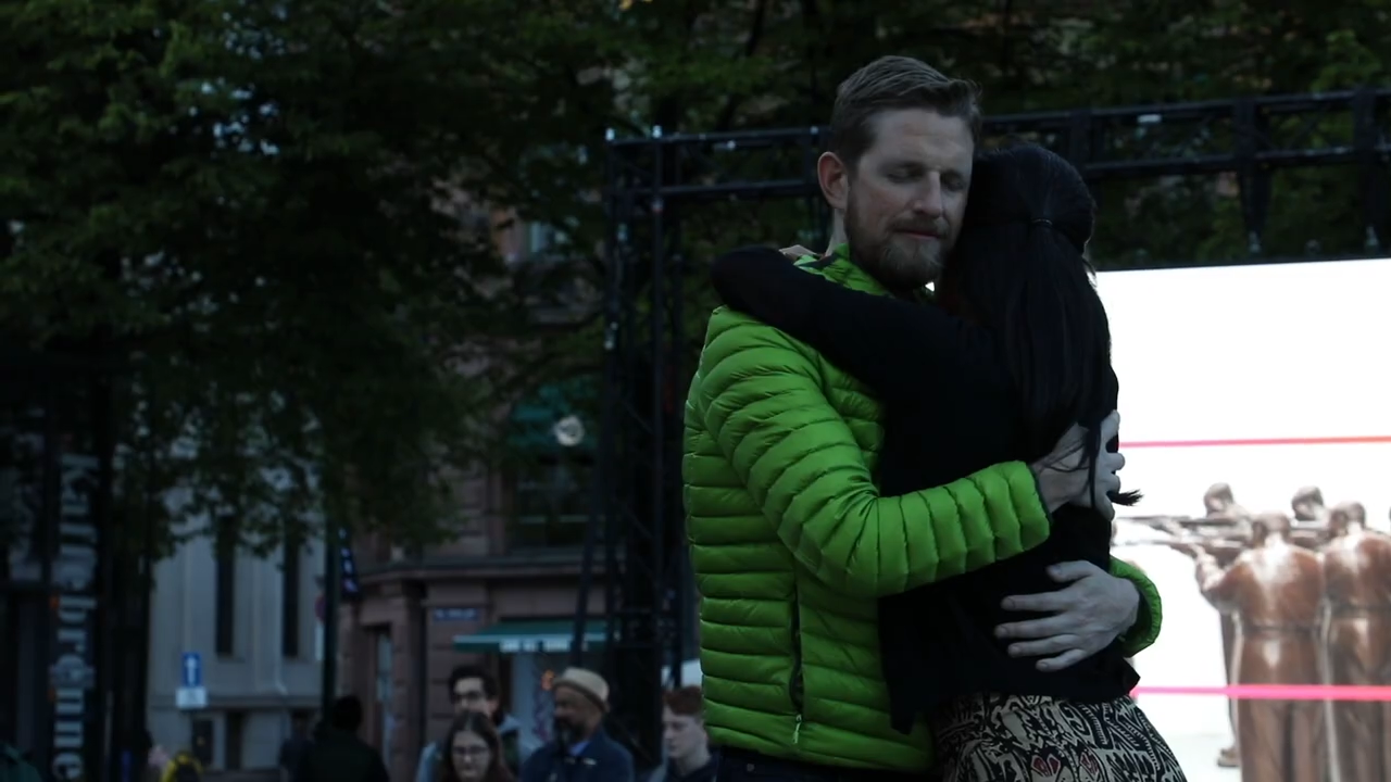 Gao Brothers "Utopia of the 20-Minute Embrace"