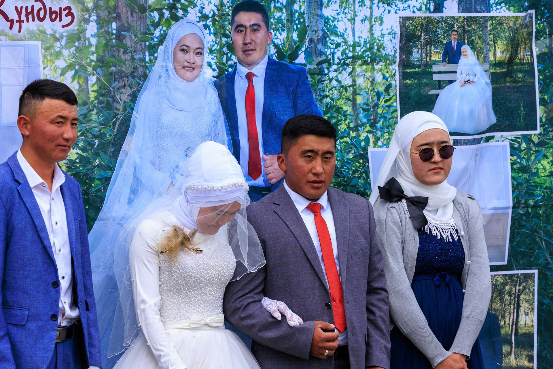 Wedding party posing prior to ceramony beginning