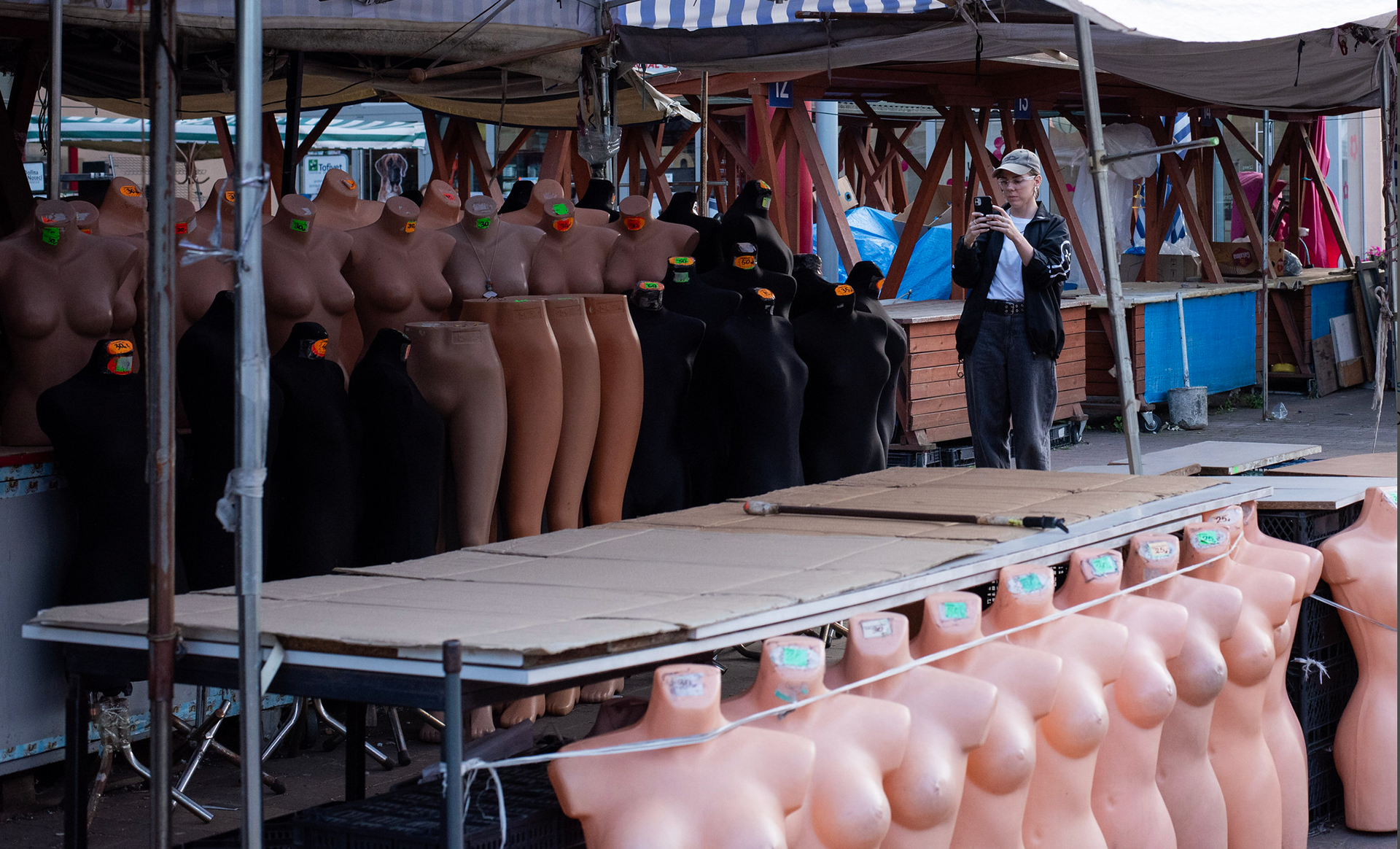 Documentation of the "Voices of Grochów"  at Szembek Bazaar (2025). Photo: Adam Durjasz / Dom Sztuki