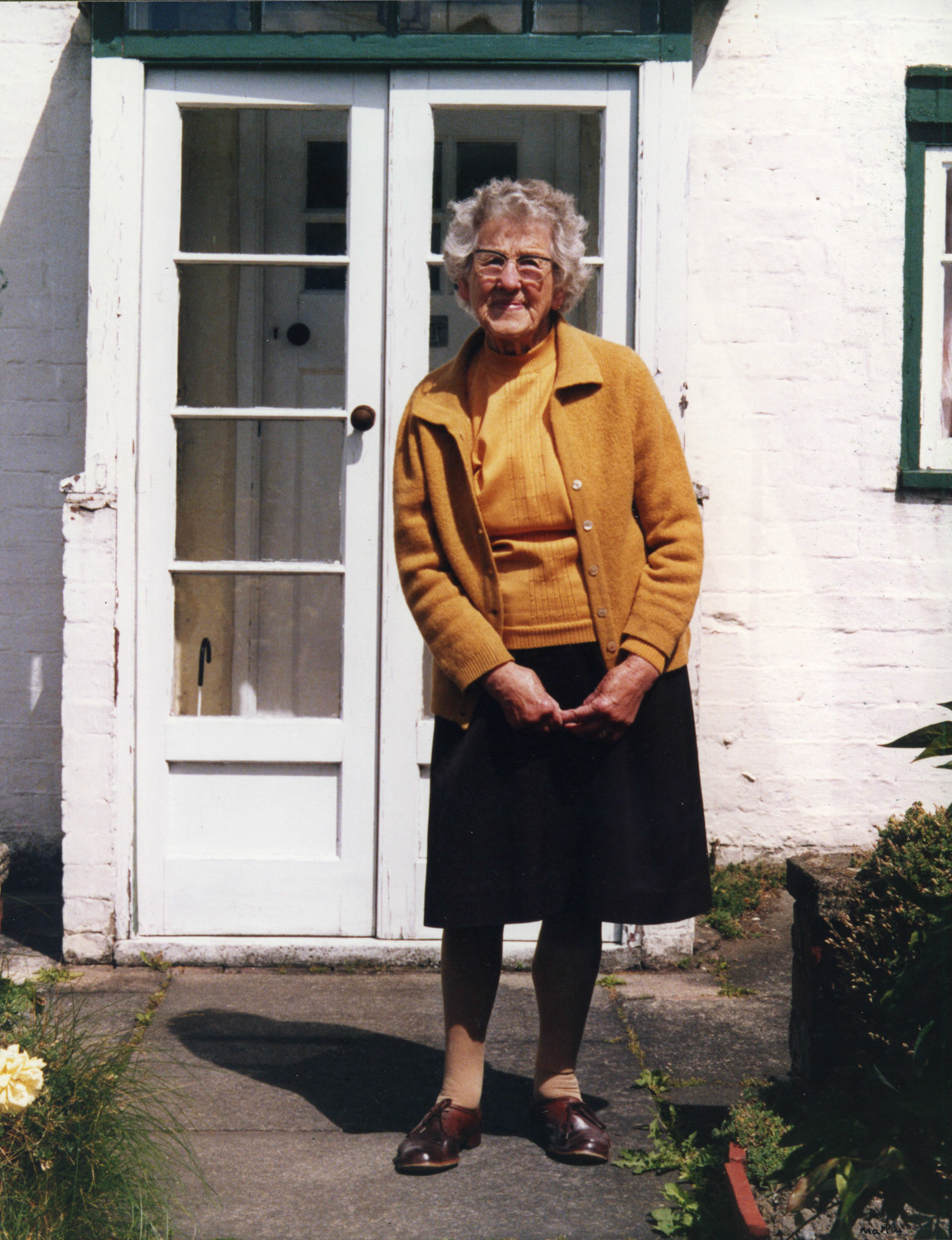 Clara Owen 1986 outside her cottage home.  She became the oldest peson in Chirk at 107.