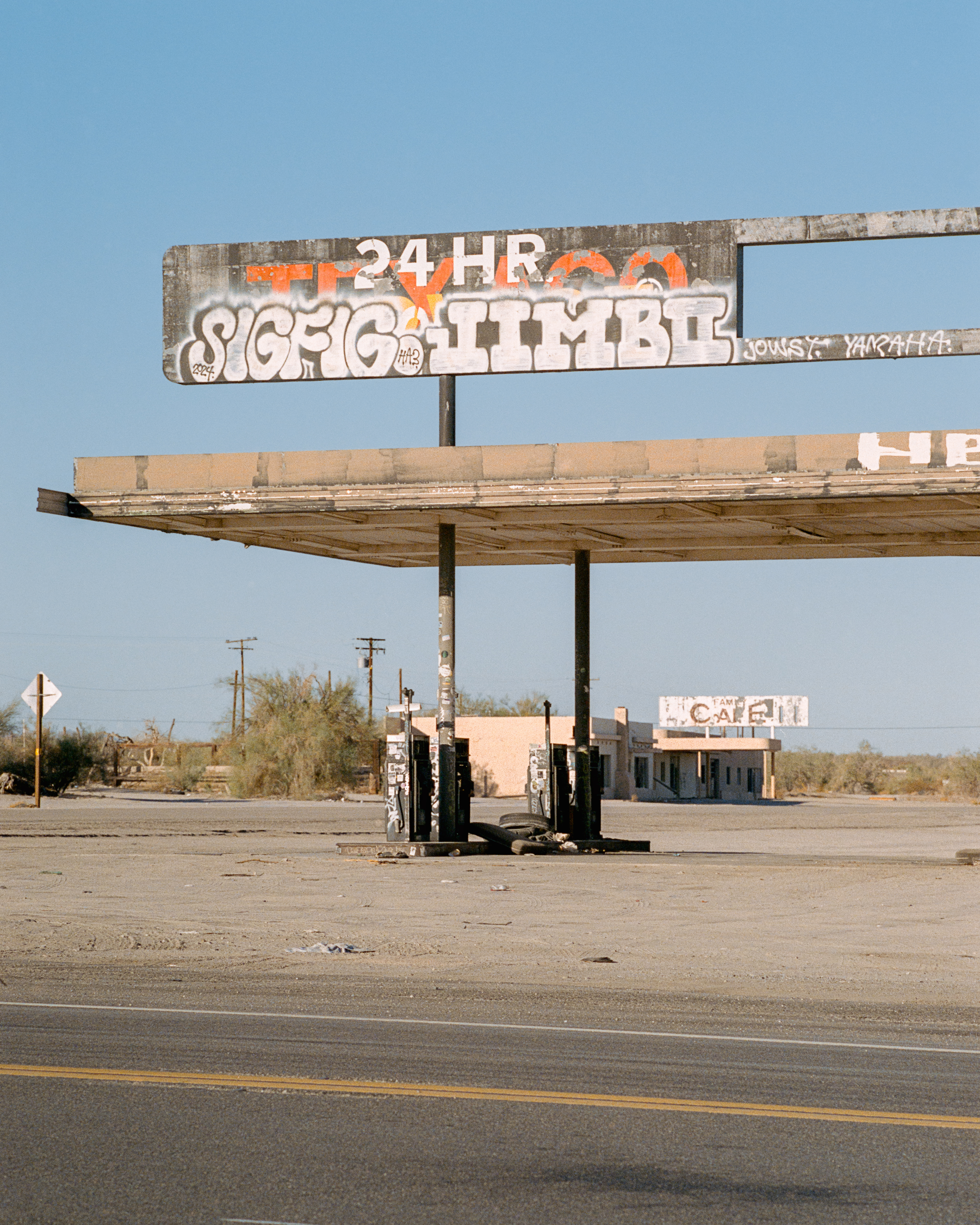 Desert Center, California - Nikon FM | 105mm | F8 | 1/1000 | Kodak Portra 400