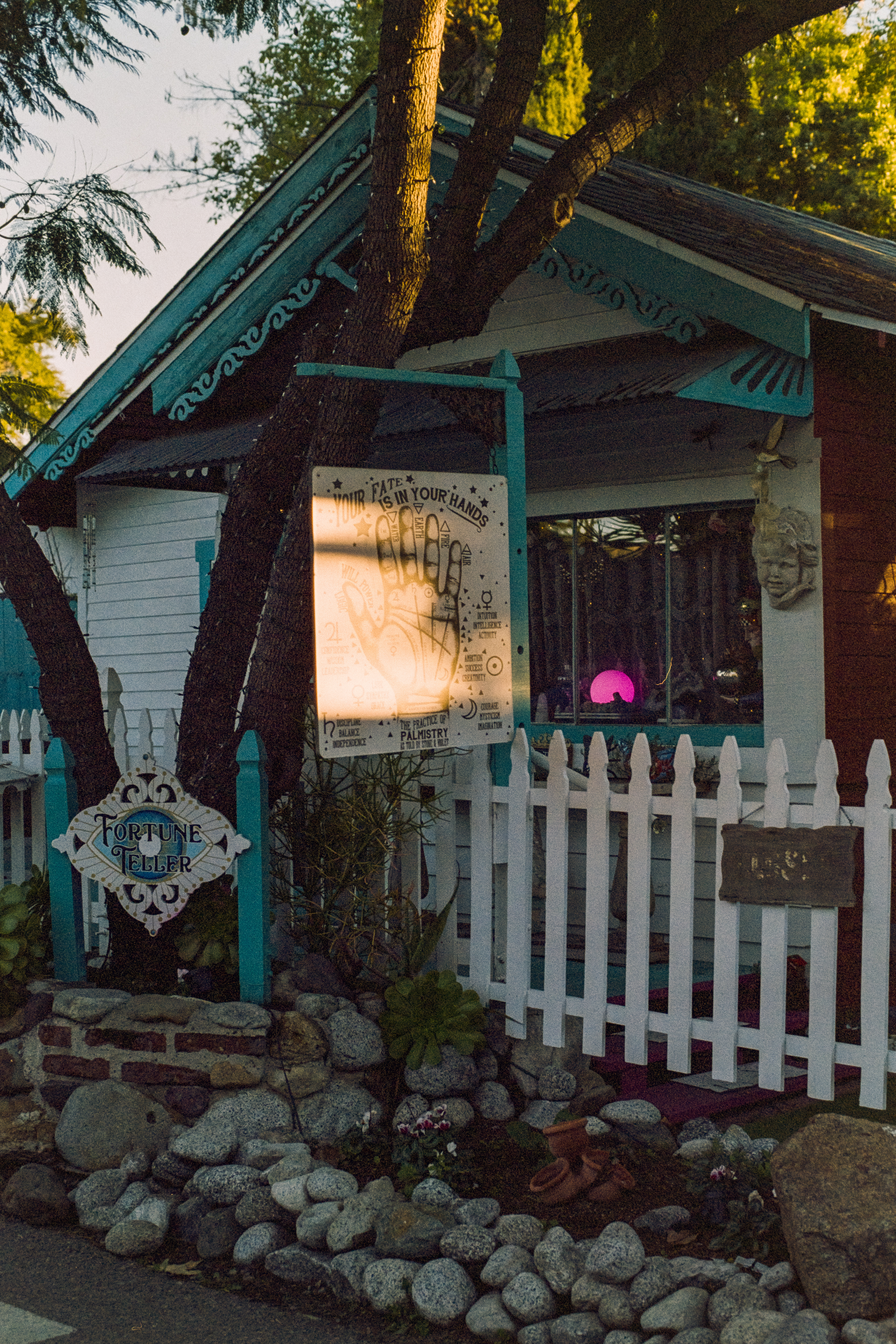 San Juan Capistrano, California - Nikon F4 | 50mm | F4 | 1/60 | Expired Kodak HD 400