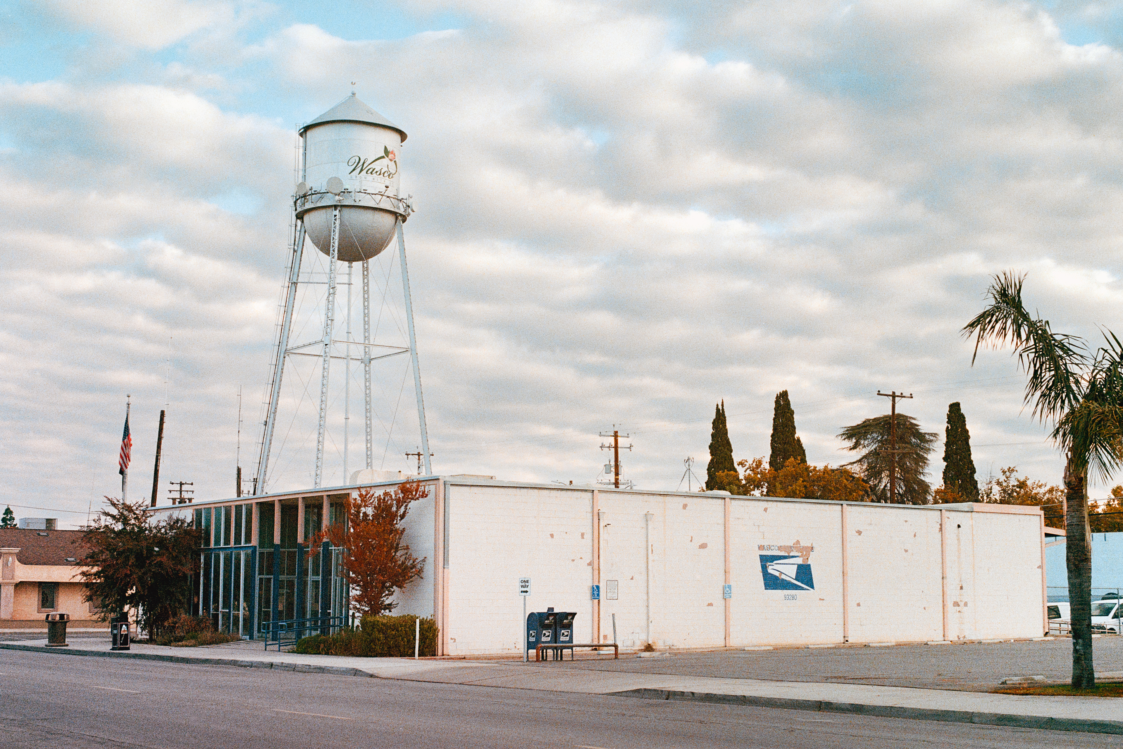 Wasco, California - Nikon FM | 50mm | F8 | 1/500 | Fujifilm 400