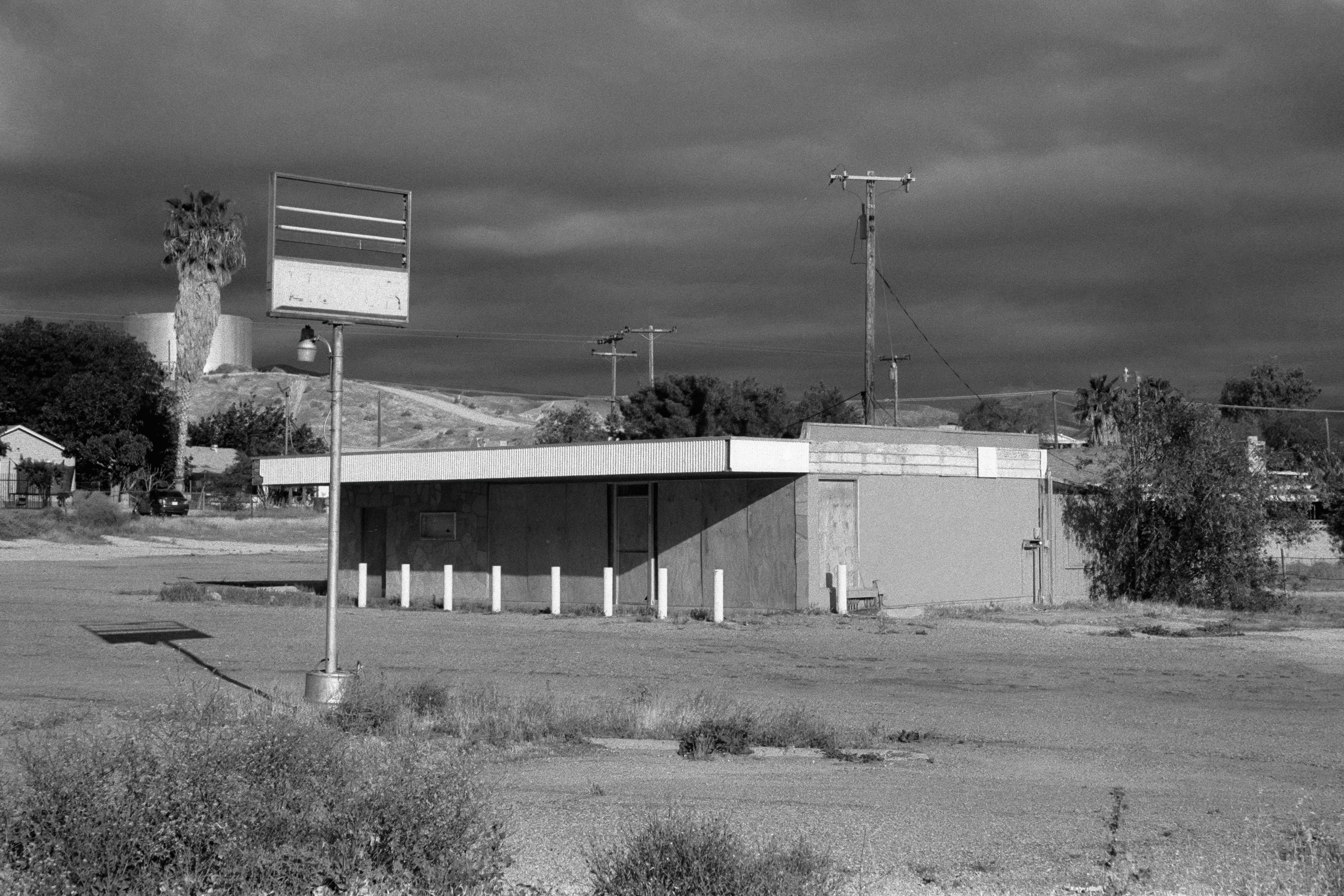 Maricopa, California - Nikon FM | 50mm | F8 | 1/500 | Ilford HP5 (Red Filter)