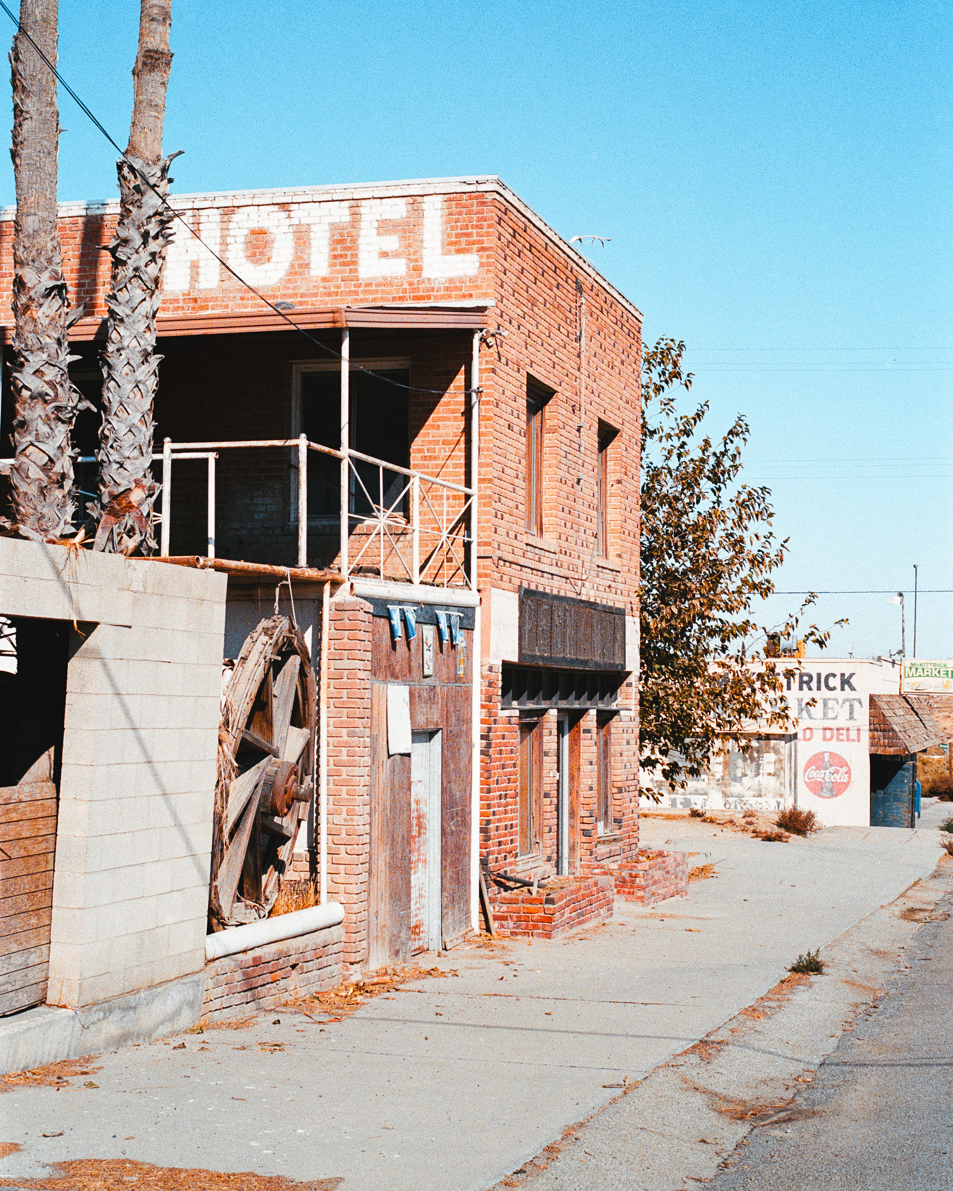 McKittrick, California - Nikon FM | 50mm | F11 | 1/1000 | Fujifilm 400
