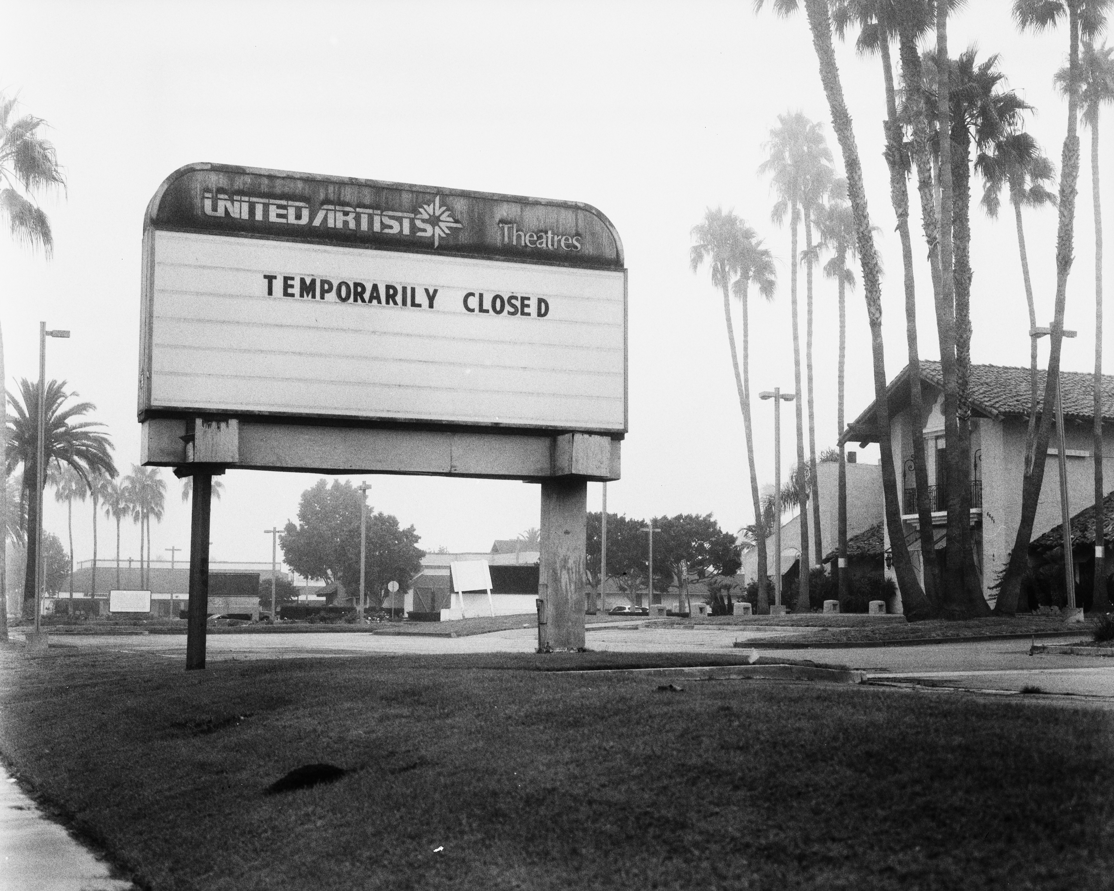 Long Beach, California - Bronica GS-1 | 100mm | F8 | 1/4 | Kentmere 100