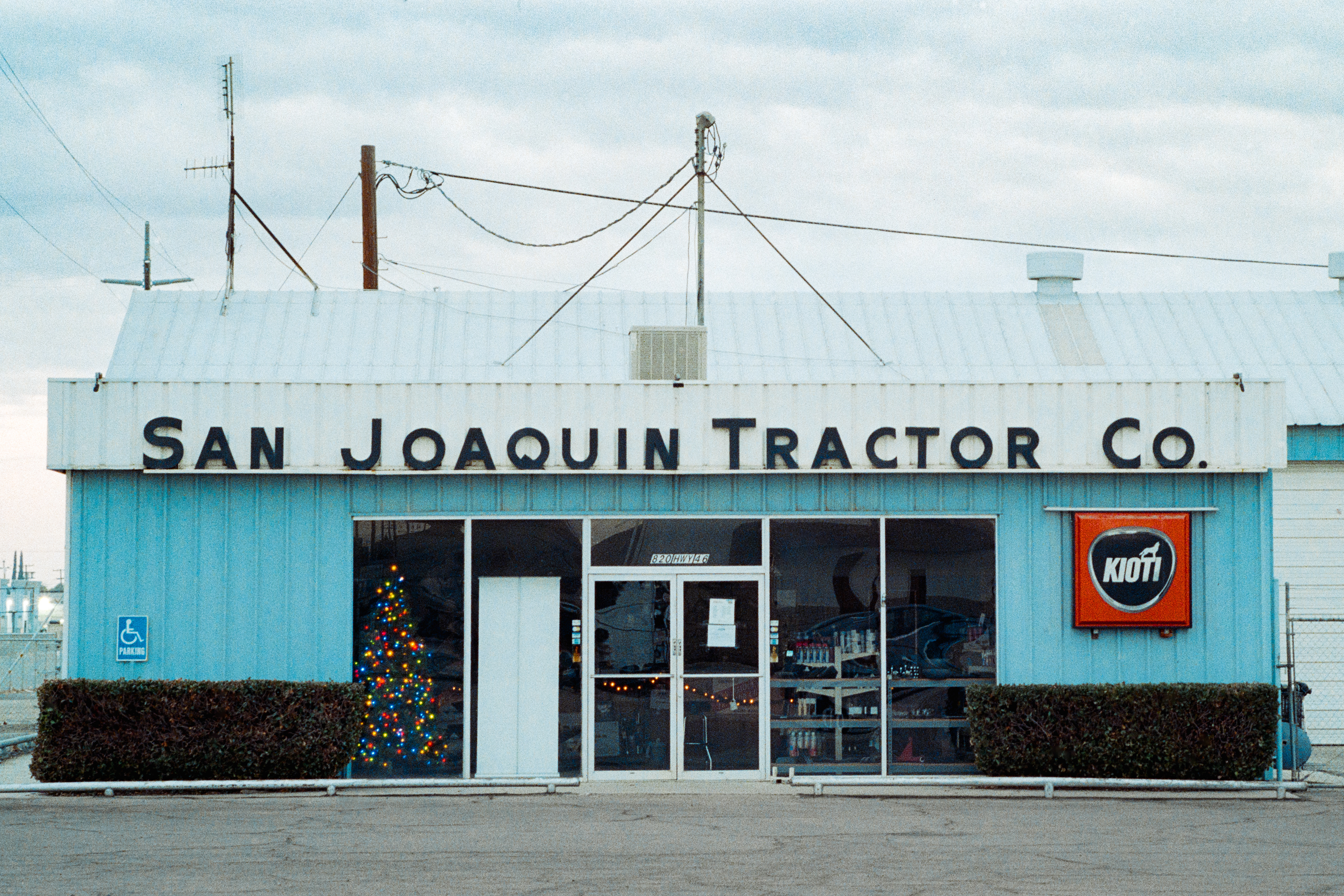 Wasco, California - Nikon FM | 105mm | F8 | 1/2 | Fujifilm 400