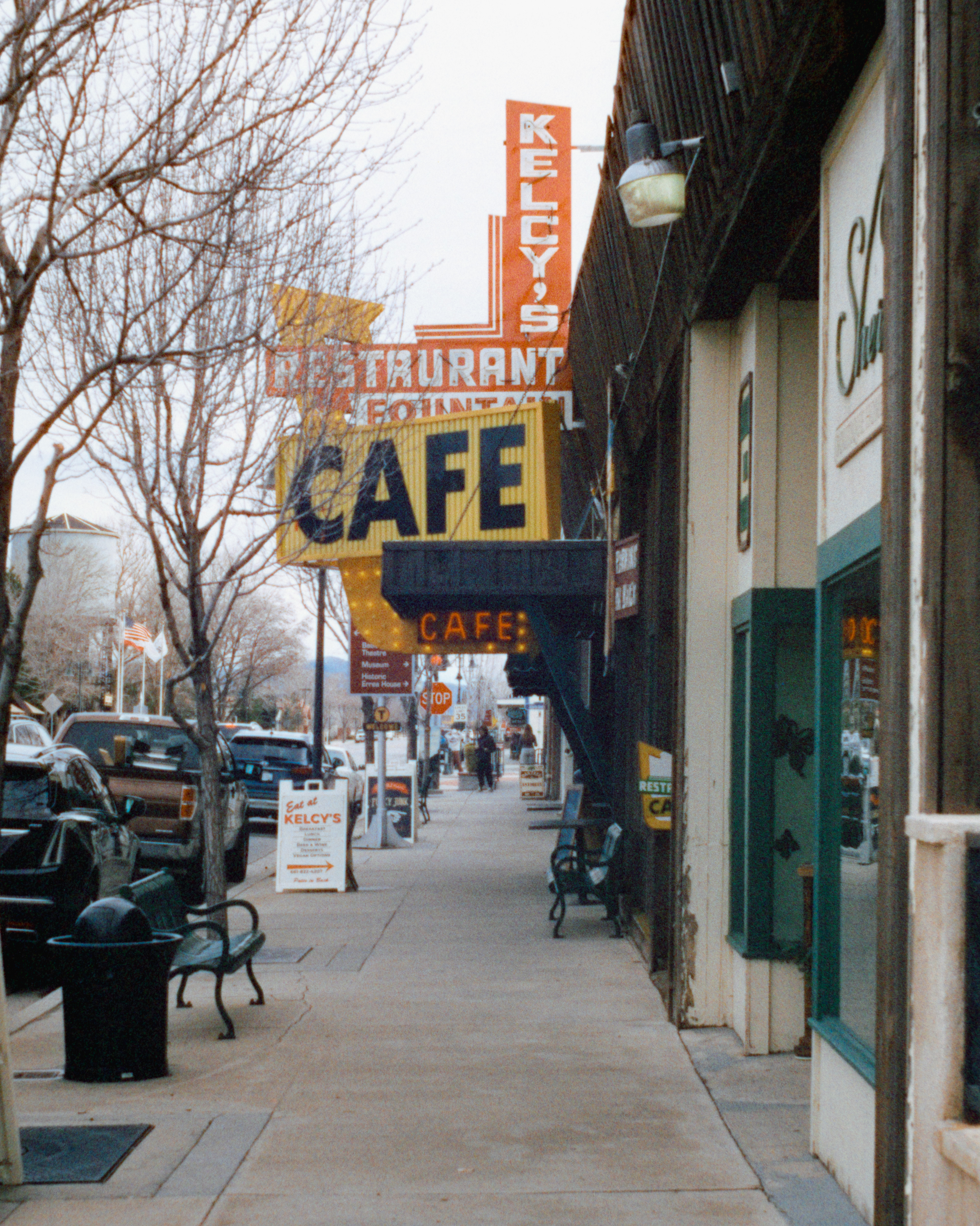 Tehachapi, California - Nikon F4 | 50mm | F8 | 1/500 | Harmon Phoenix 200