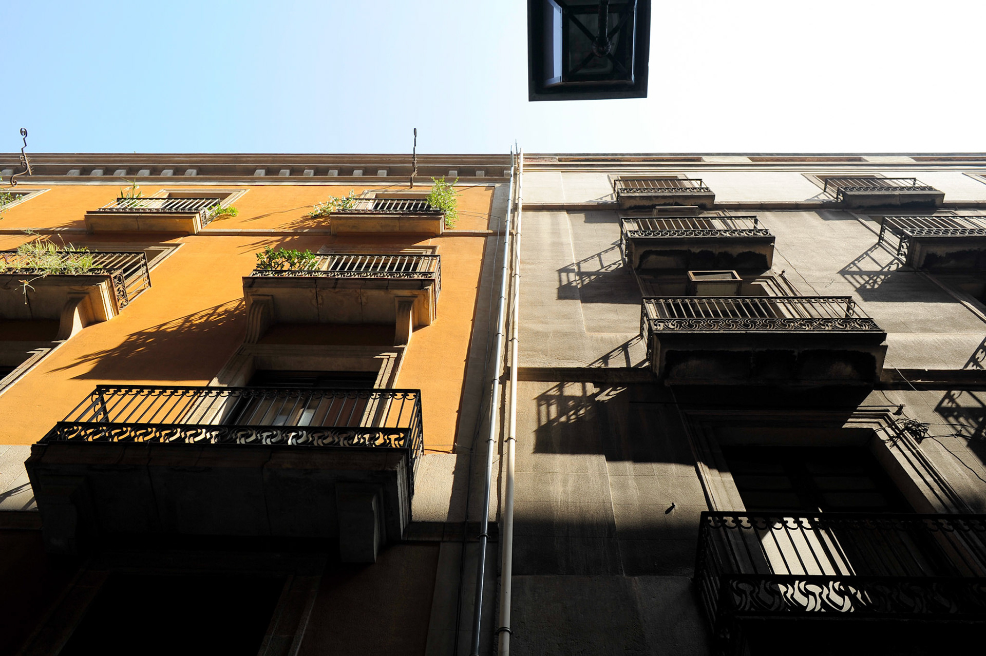 Under the balconies - Series 2/2 - Barcelona