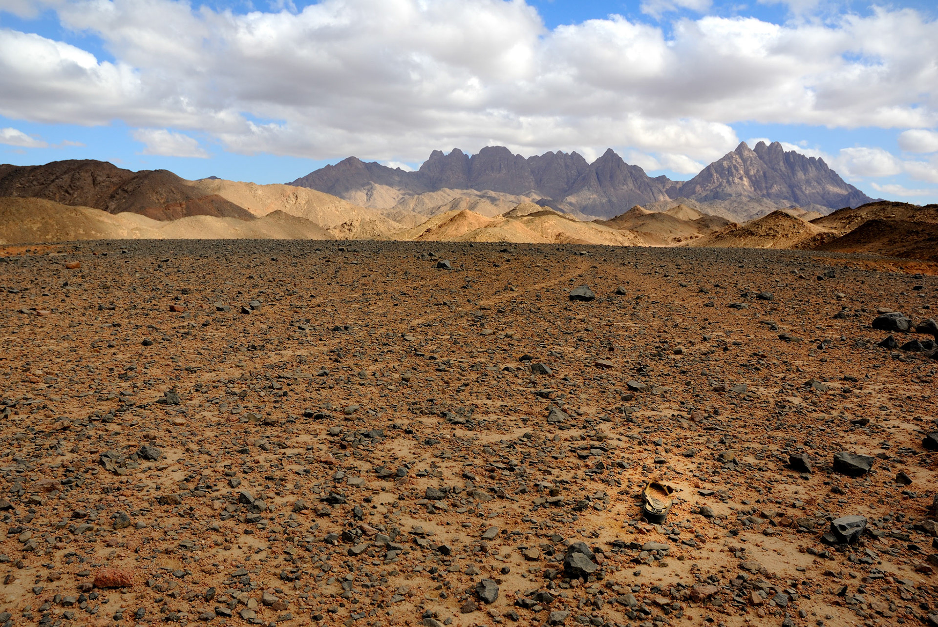 The abandoned shoe - Hurghada Desert
