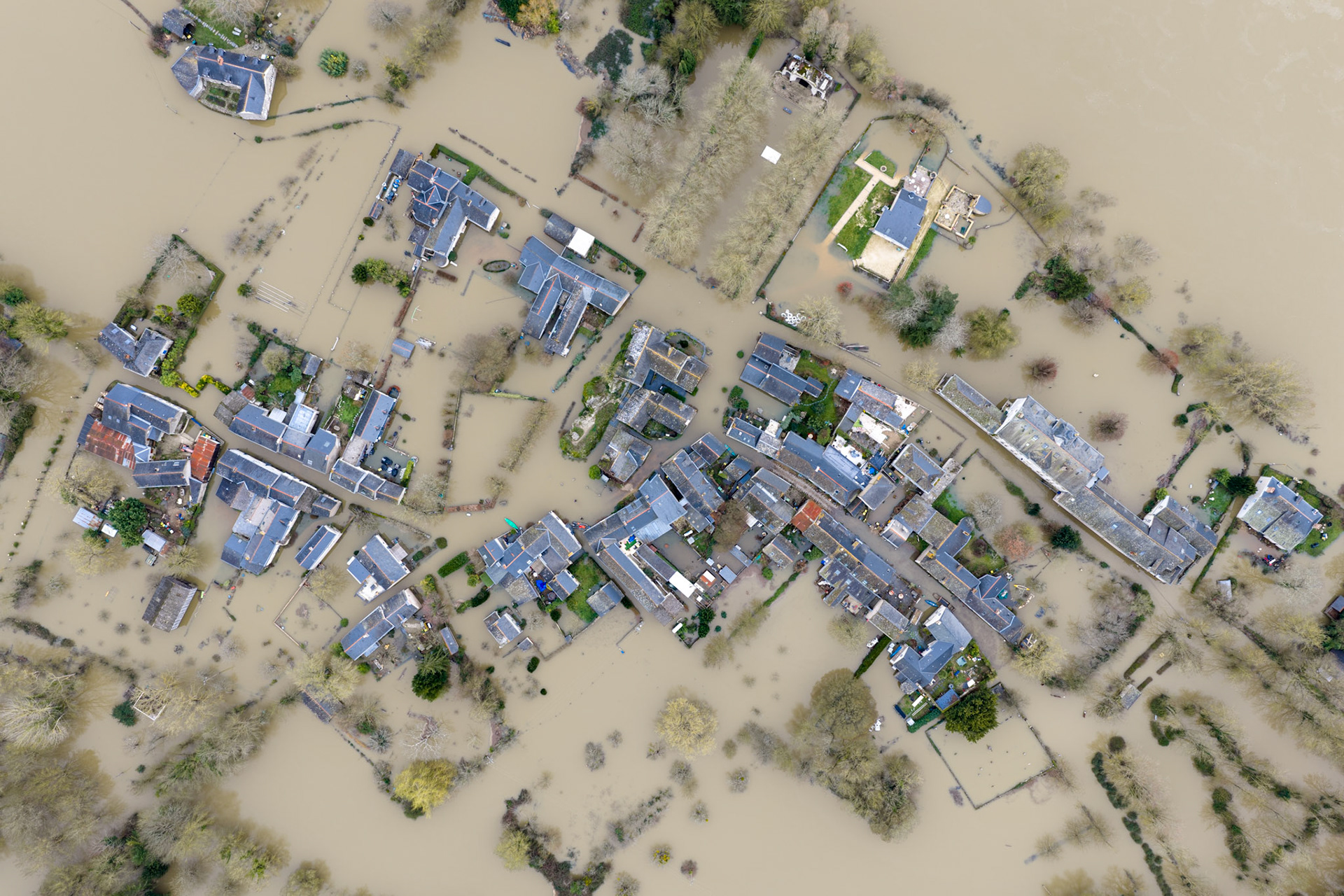Béhuard Island under floodwaters