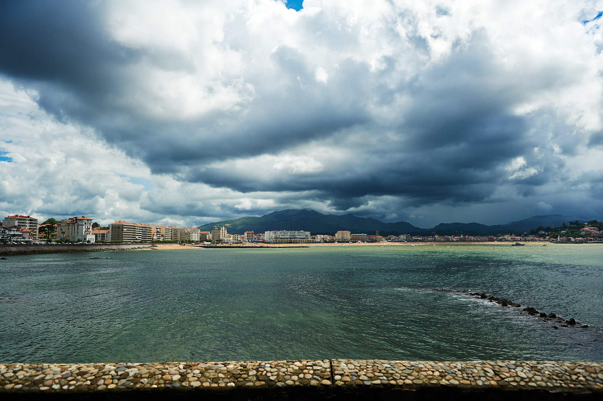 The beach is even in the sun - Saint Jean de Luz
