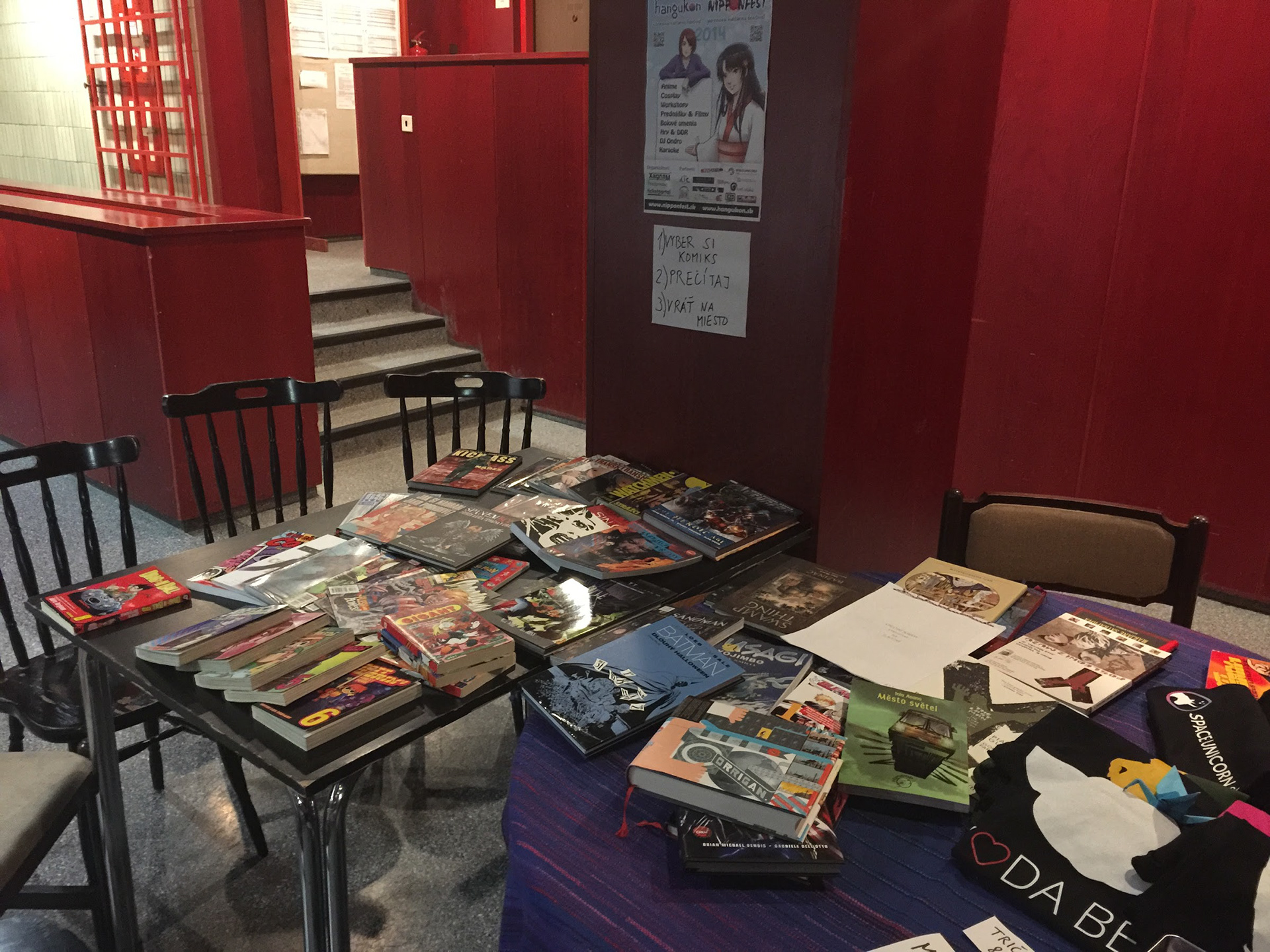 Comic book rental online and at conventions