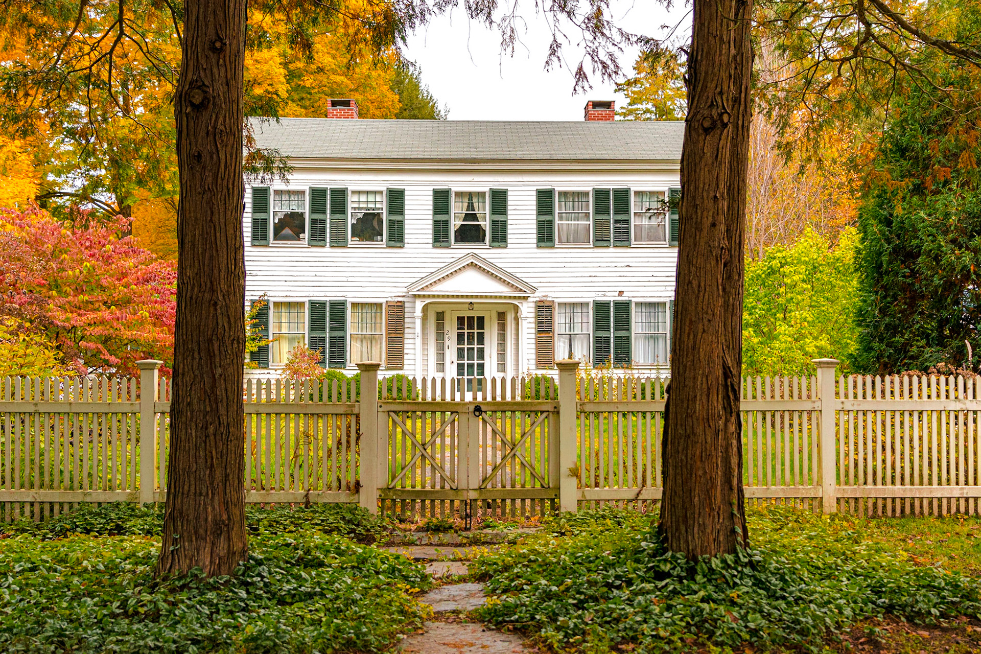 This house was just calling out to be photographed.  Isn't it beautiful?