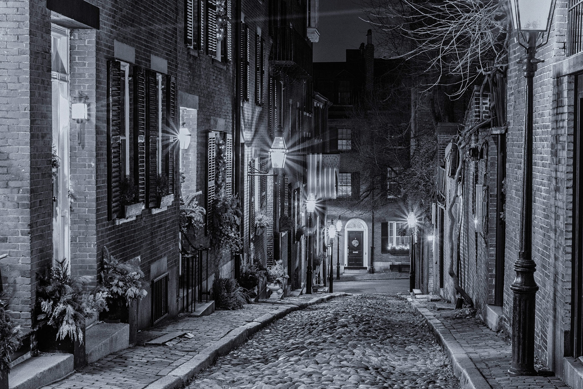 Acorn Street as you might have seen it 100 years ago. Love the timeless feel of a black and white image.
.
.
.
.