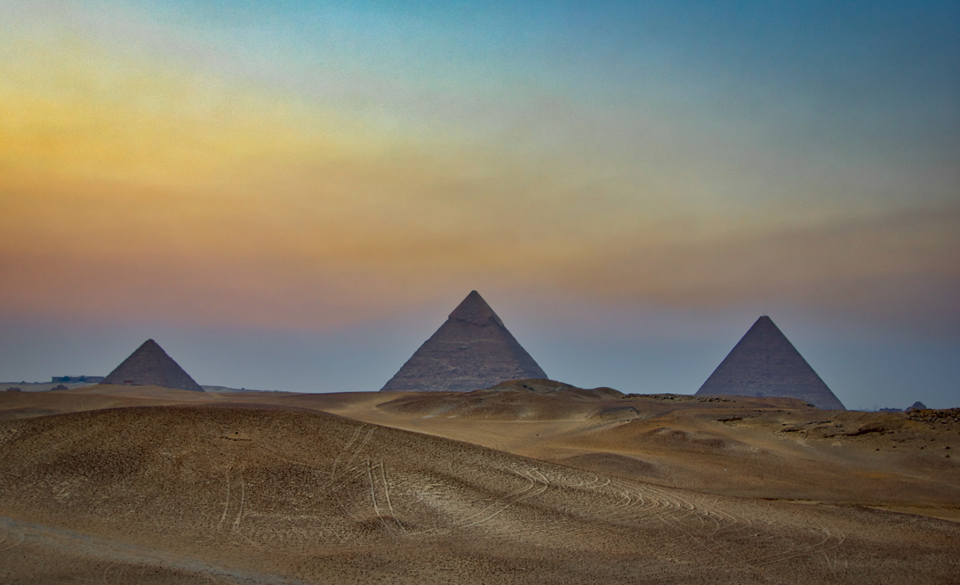 The Pyramids of Giza, Cairo, Egypt (RW066)