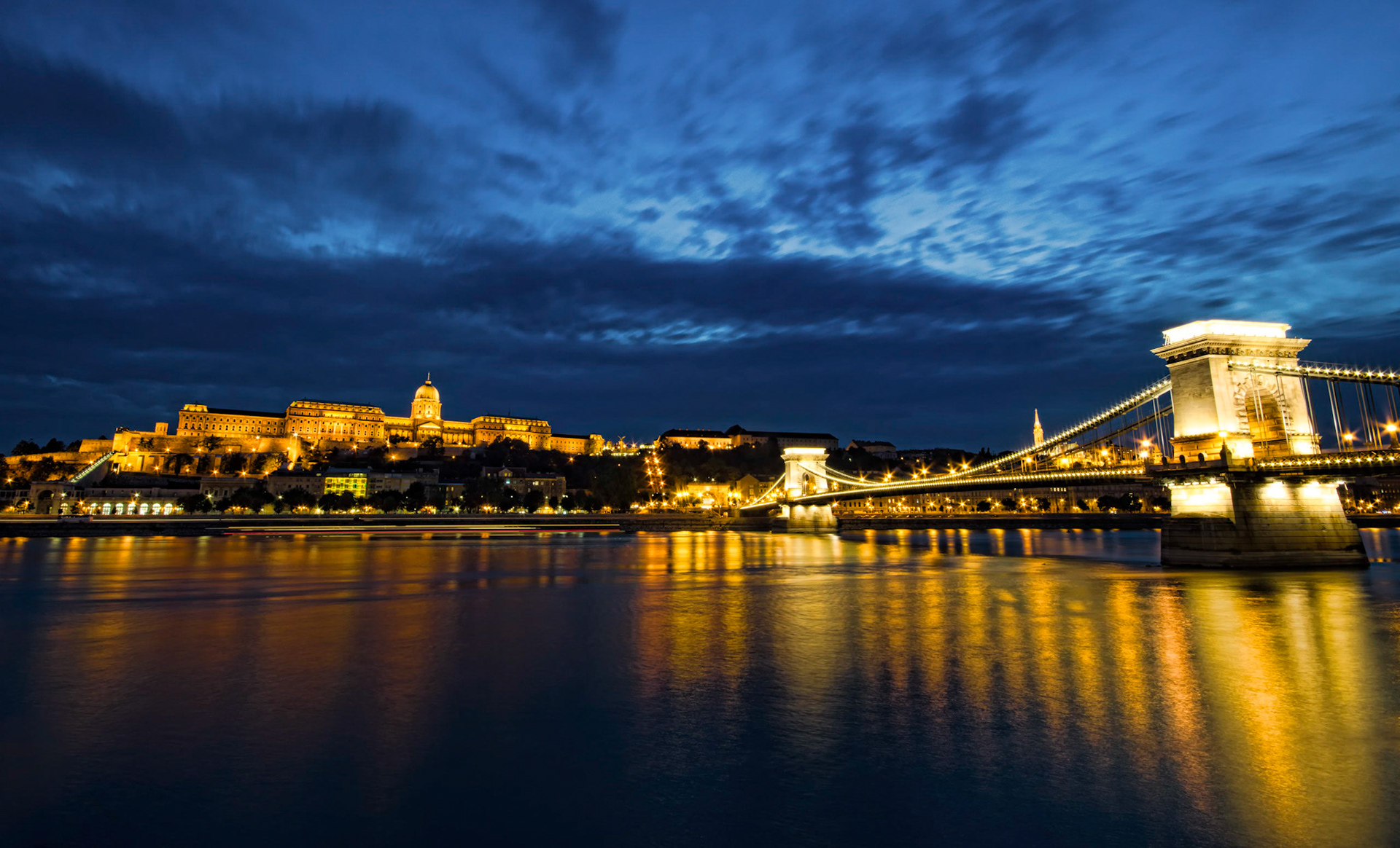 Szechenyi Chain Bridge and Buda Castle, Budapest, Hungary (EU014)