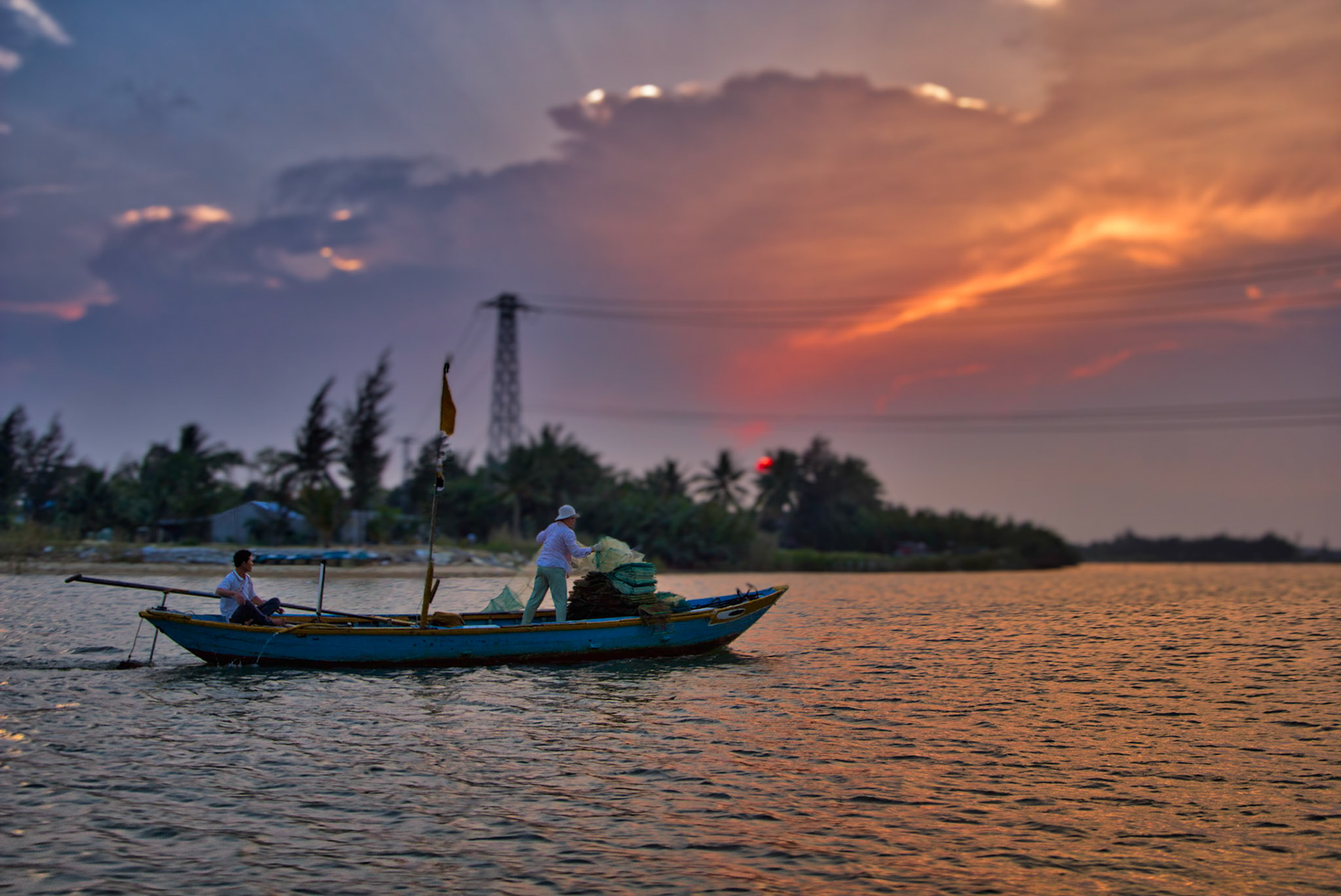 Fishing on the River in Hoi An, Vietnam (RW057)