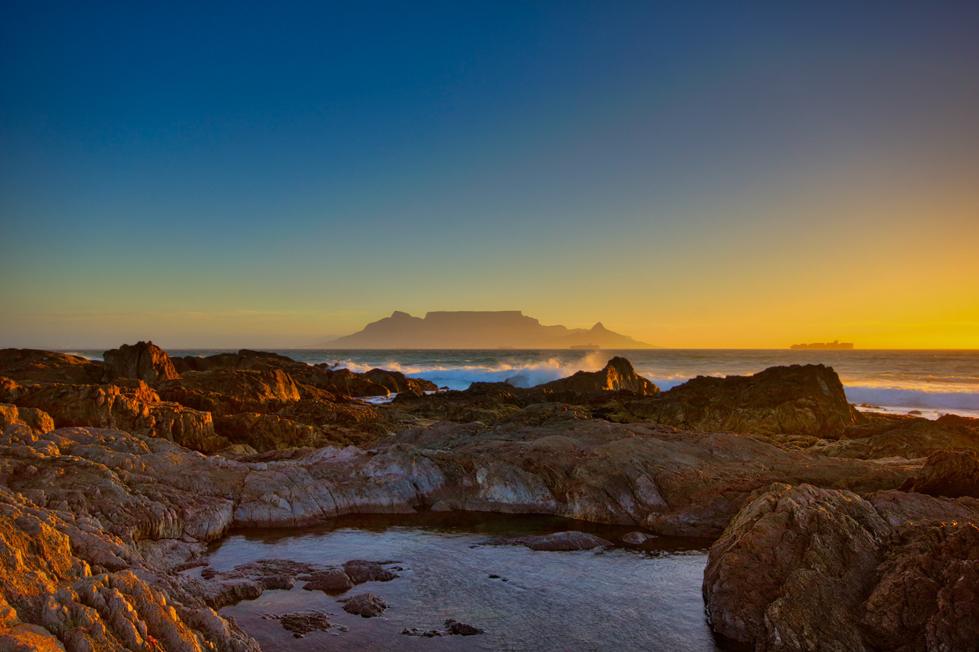 Table Mountain at Sunset from Bloubergstrand, Cape Town, South Africa (SA051)
