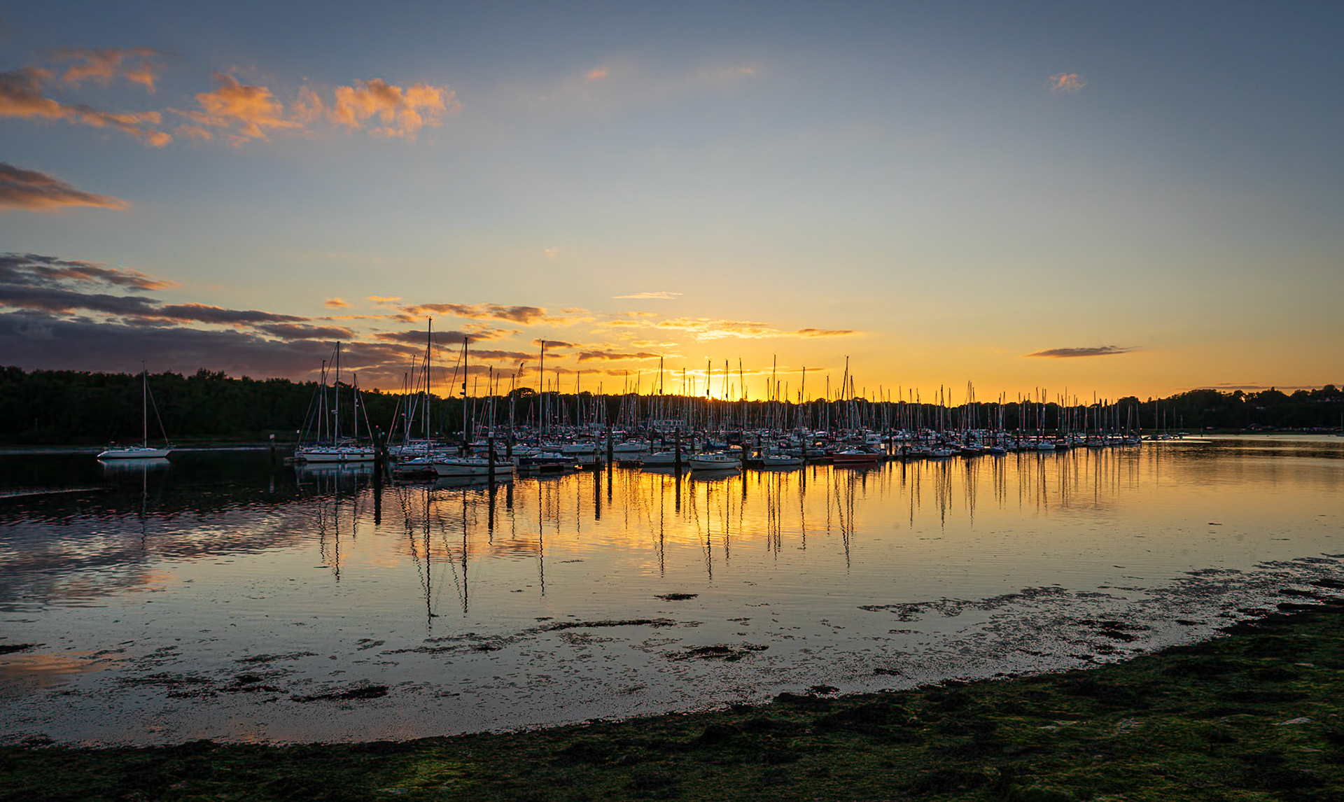 Sunset over the River Hamble, Hampshire, UK (HA079)