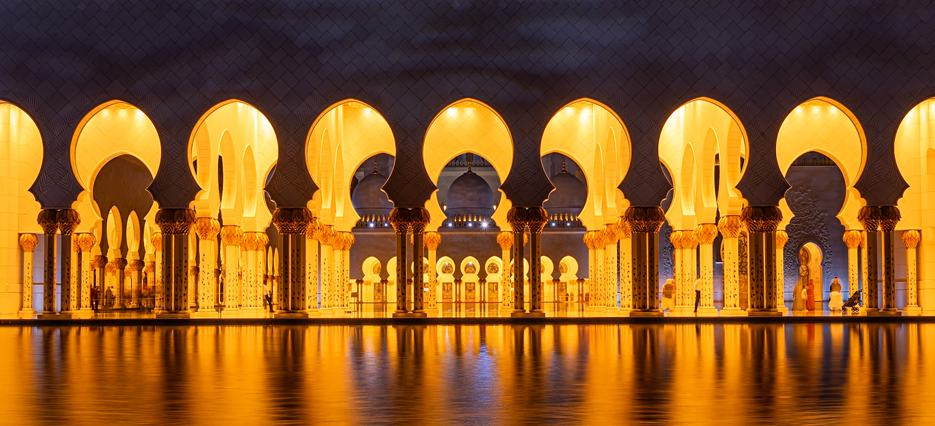 A Series of Arches at Sheikh Zayed Grand Mosque, Abu Dhabi (RW095)