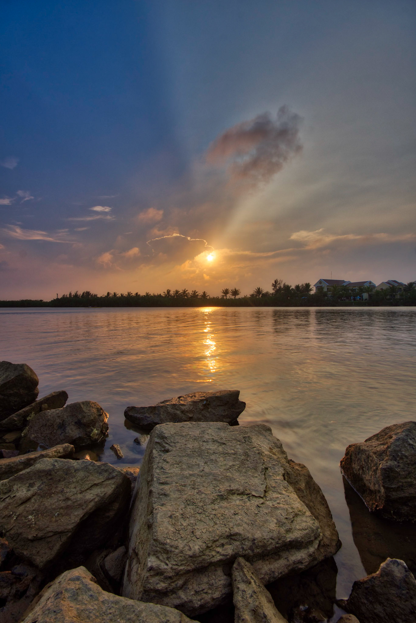 Sunset on the River in Hoi An, Vietnam (RW055)