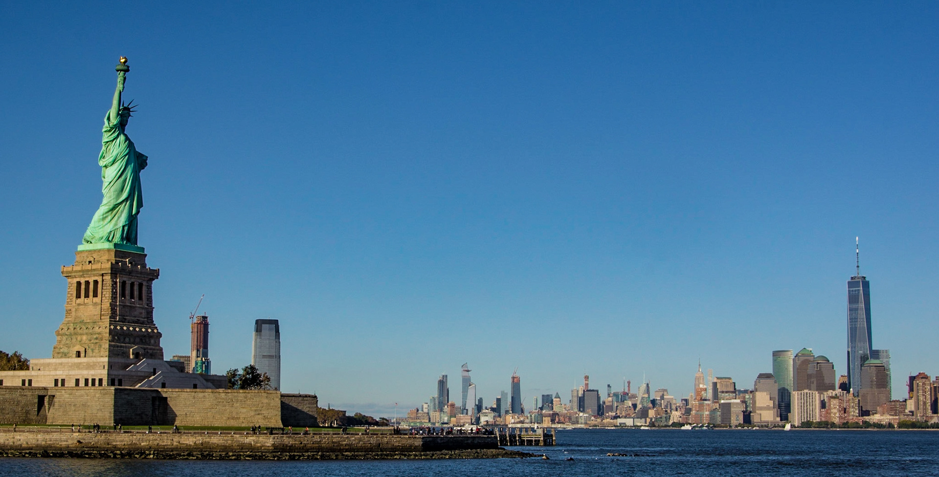 Statue of Liberty and One World Trade, New York (RW080)