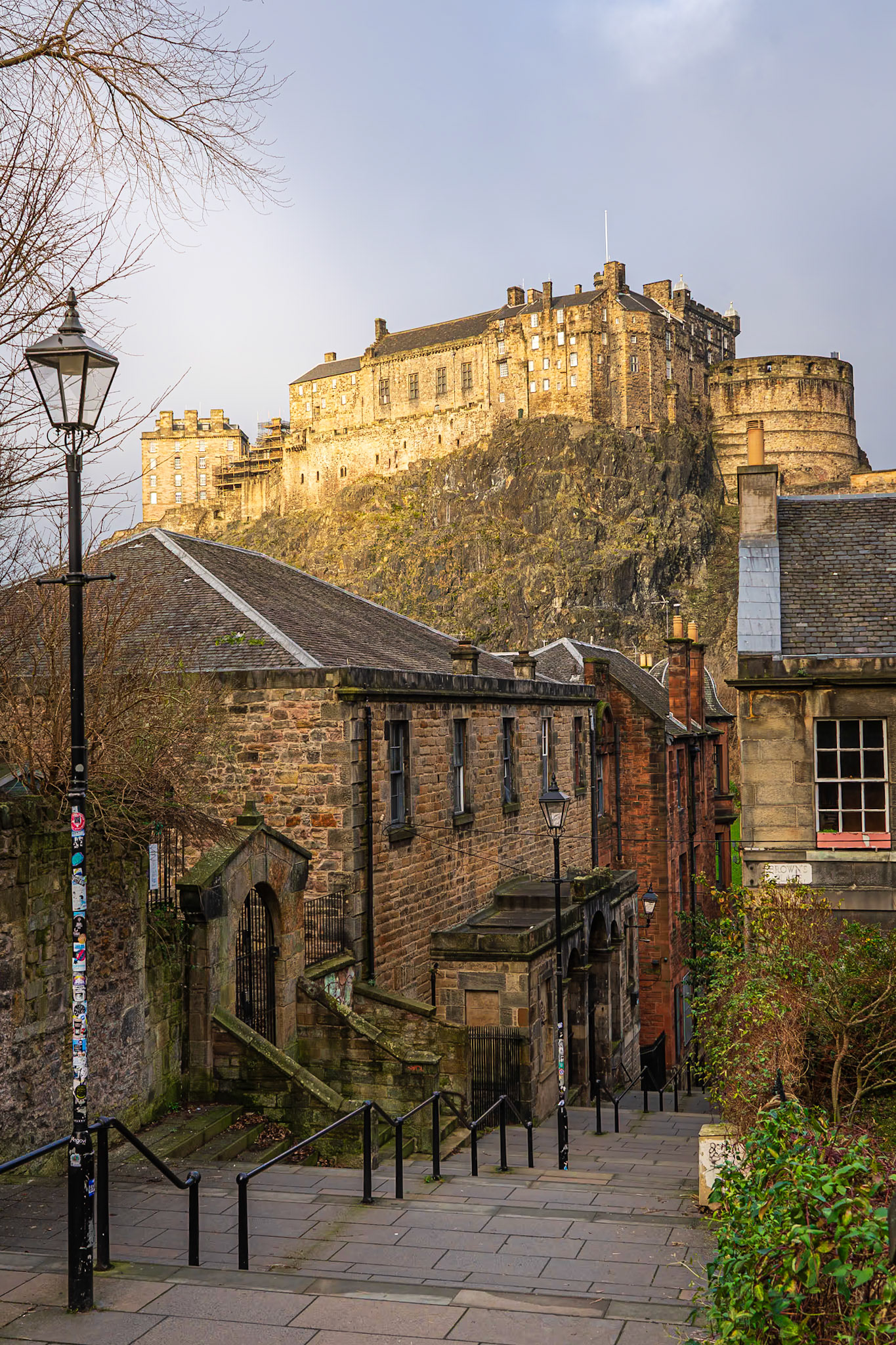 Edinburgh Castle from The Vennel, Edinburgh, Scotland (UK082)
