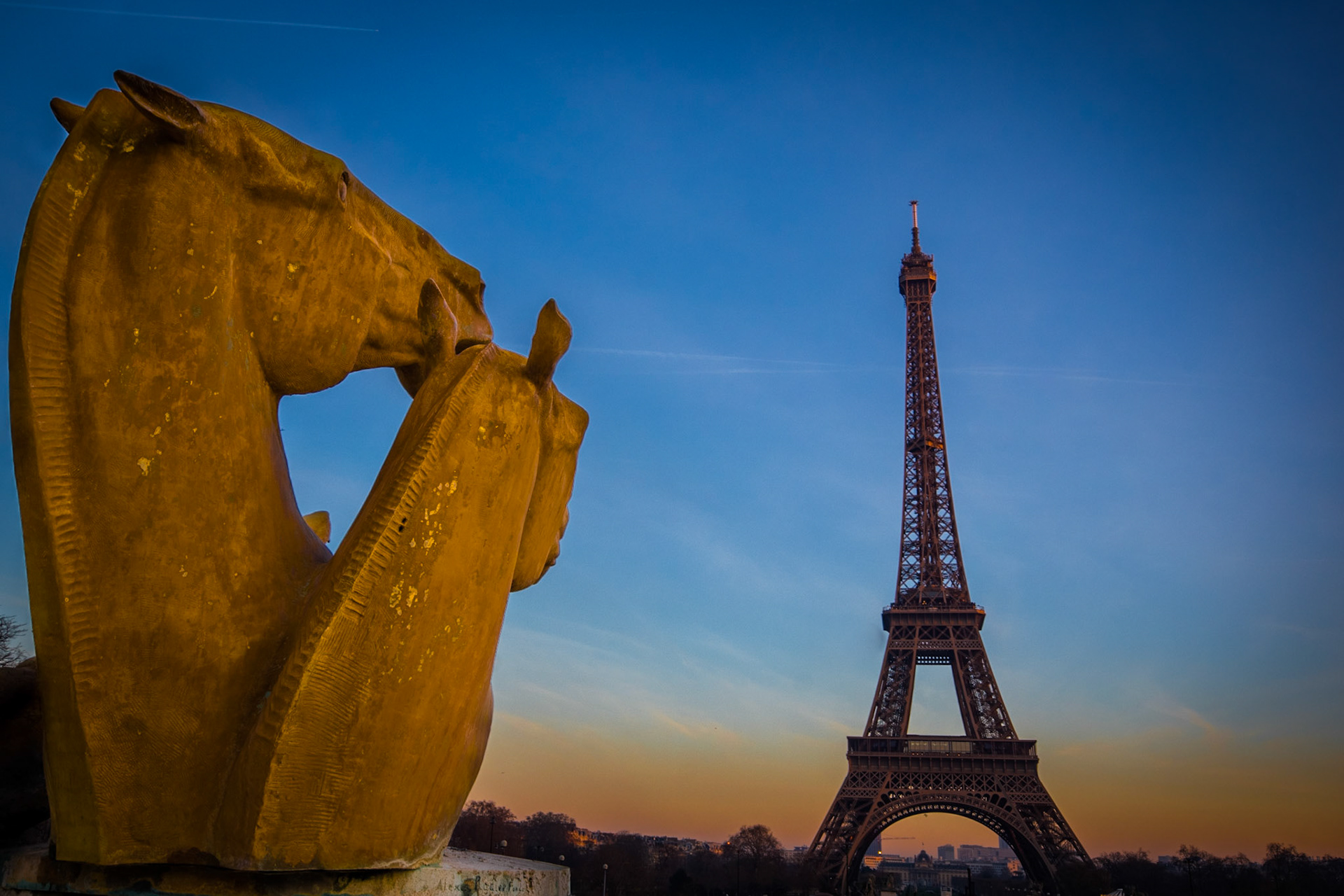 Statue at Jardins du Trocadero, Paris, France (EU018)