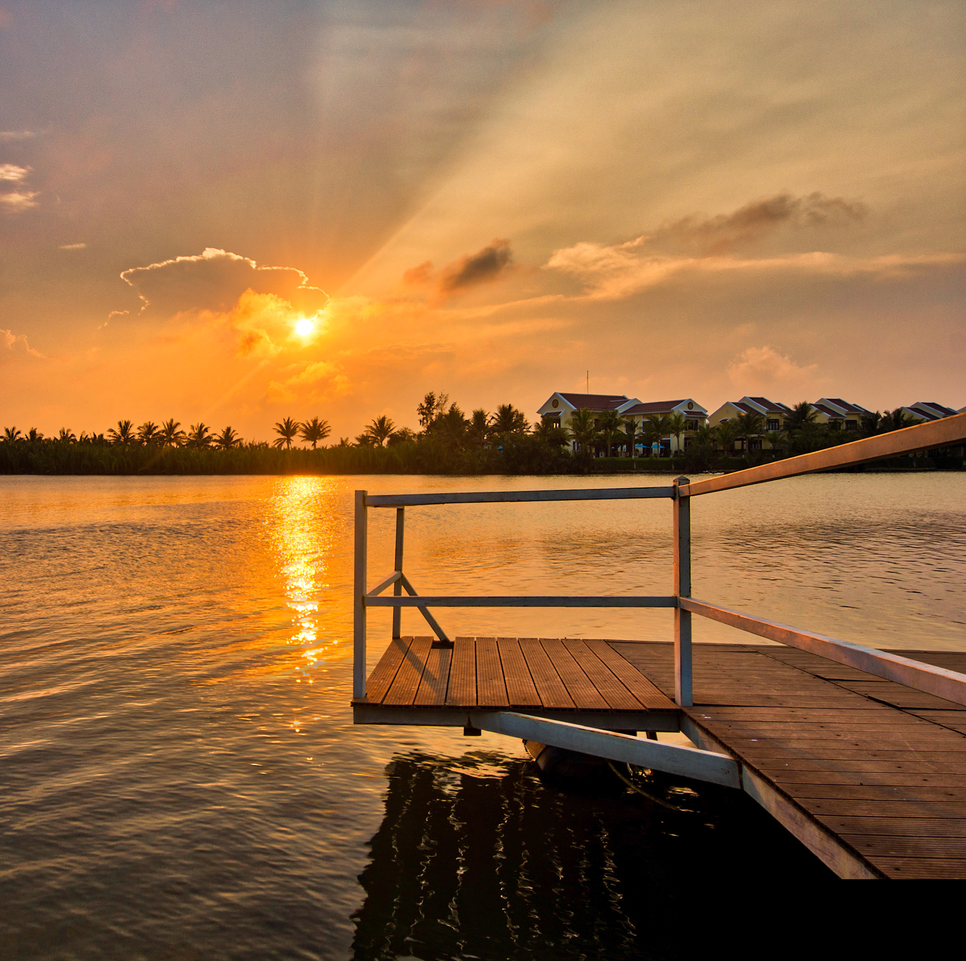 Sunset on the River in Hoi An, Vietnam (RW056)