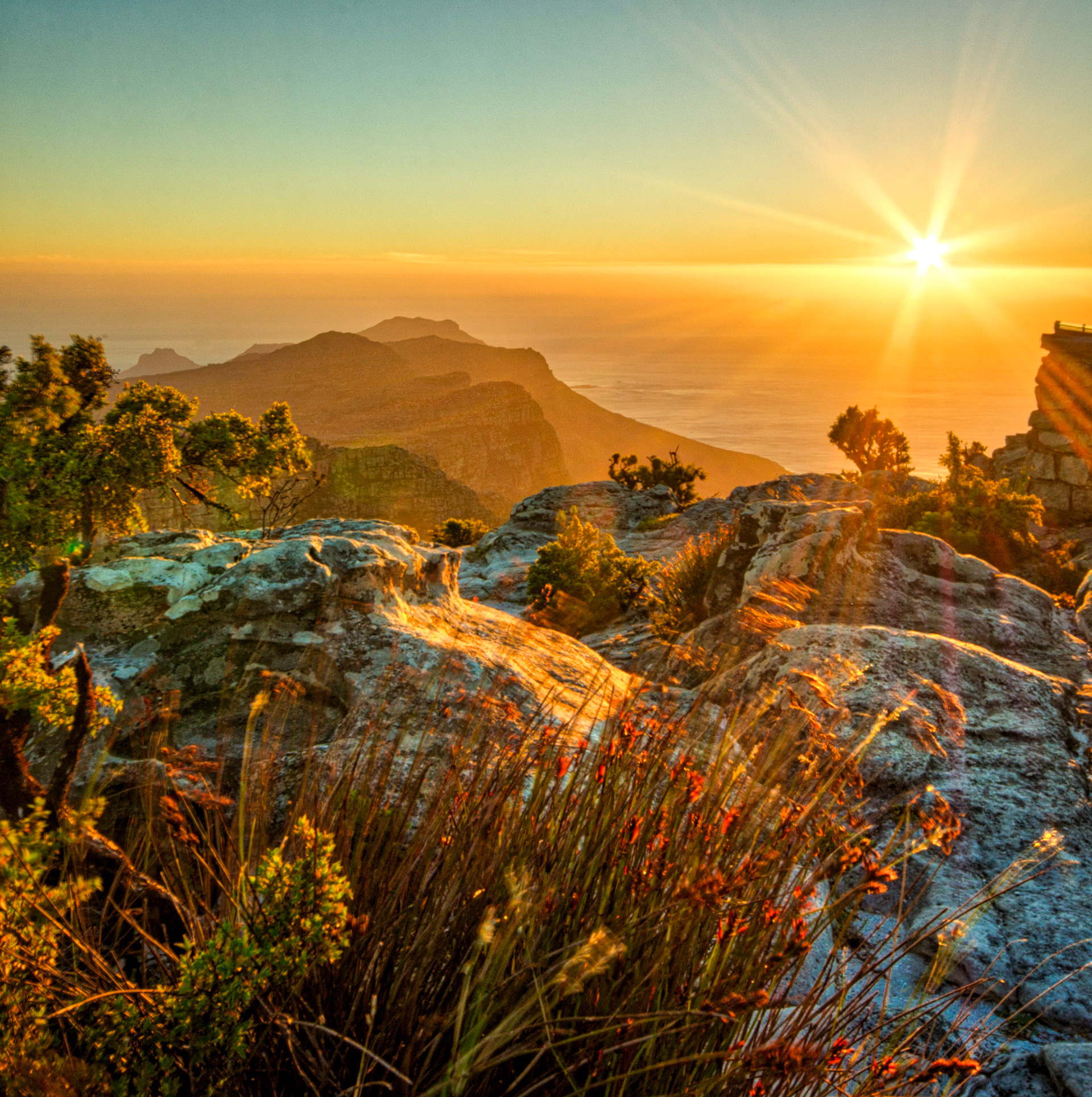 Sunset from the top of Table Mountain, Cape Town, South Africa (SA053)