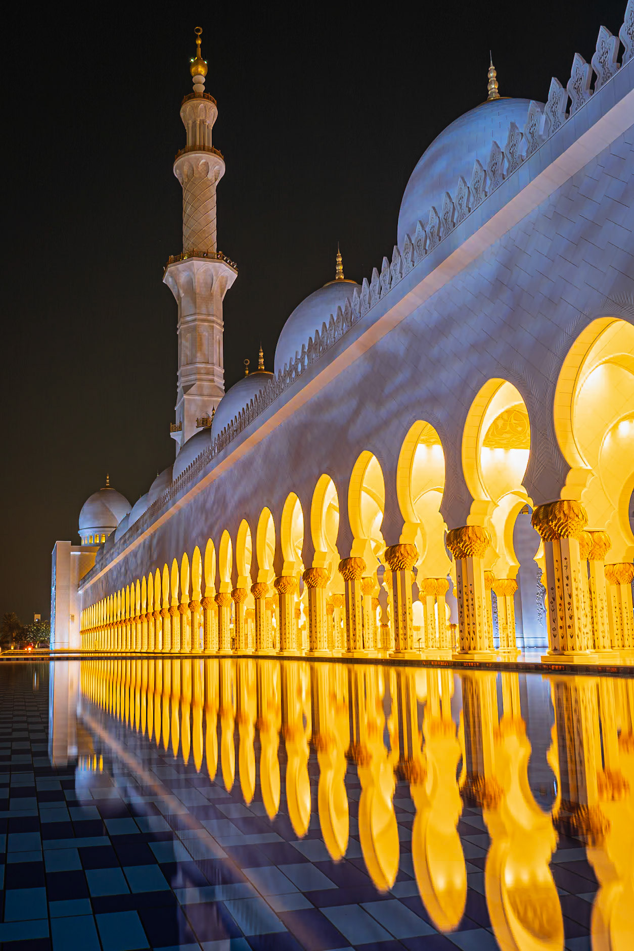 Reflections at Sheikh Zayed Grand Mosque, Abu Dhabi (RW090)