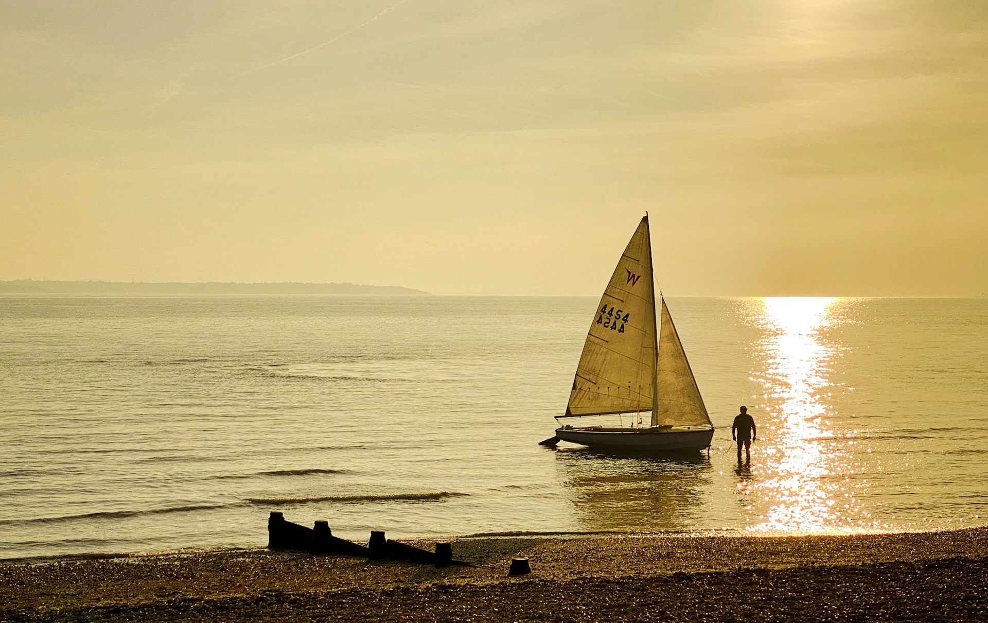 Sailing on the Solent at Hill Head, Hampshire, UK (HA046)