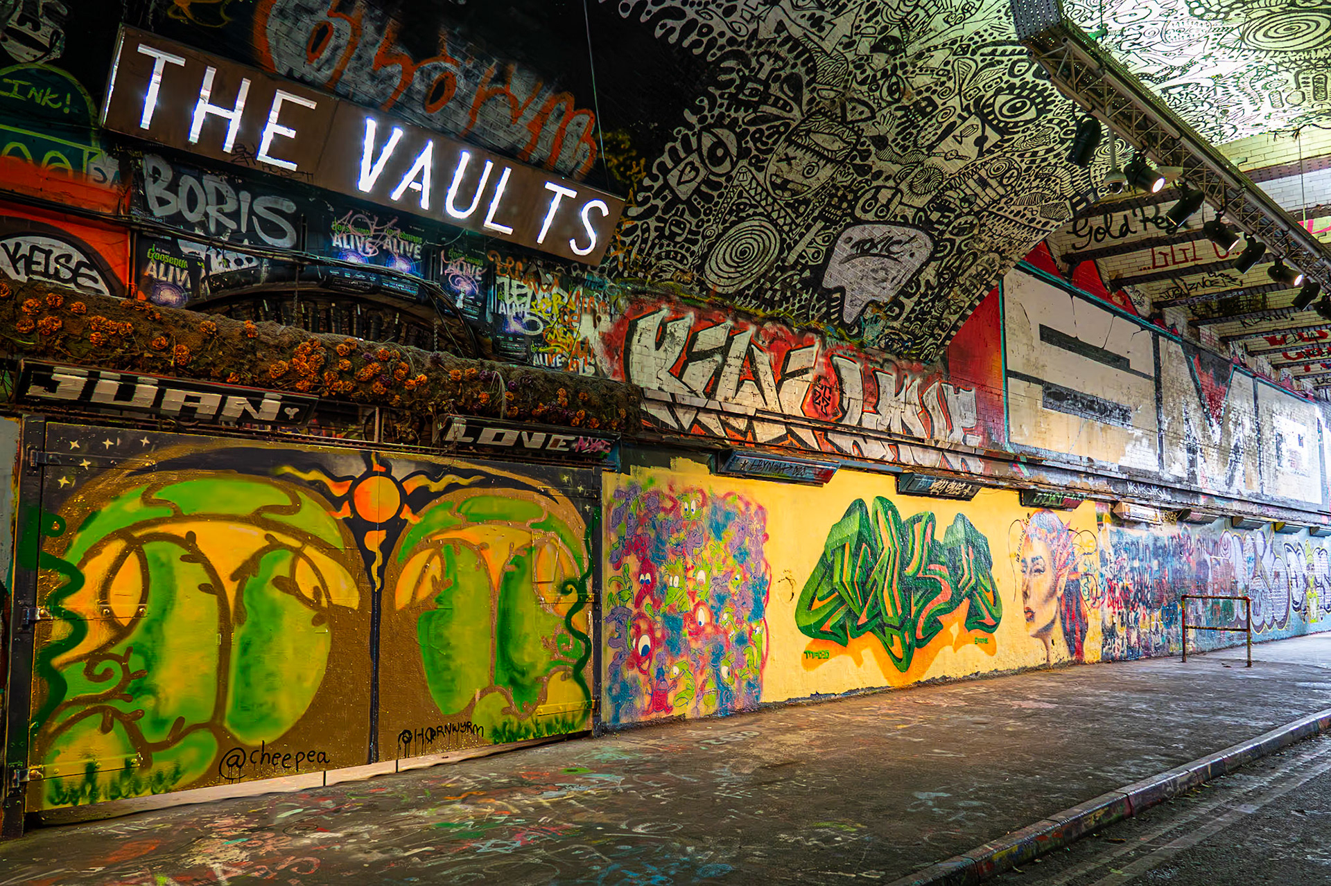 Grafitti at Leake Street Tunnel, London, UK (UK051)