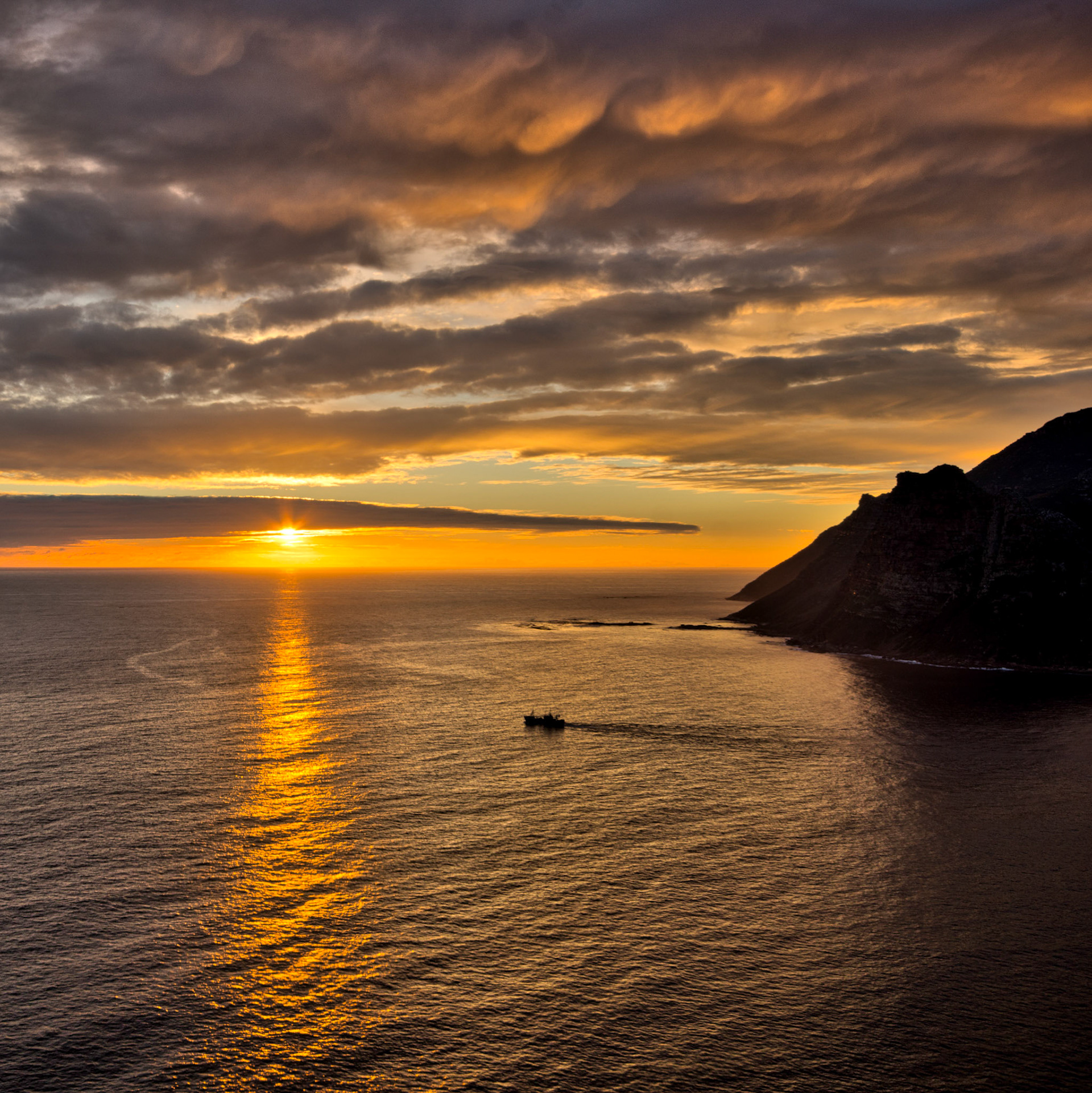 Boat Leaving Hout Bay, Cape Town, South Africa (SA039)