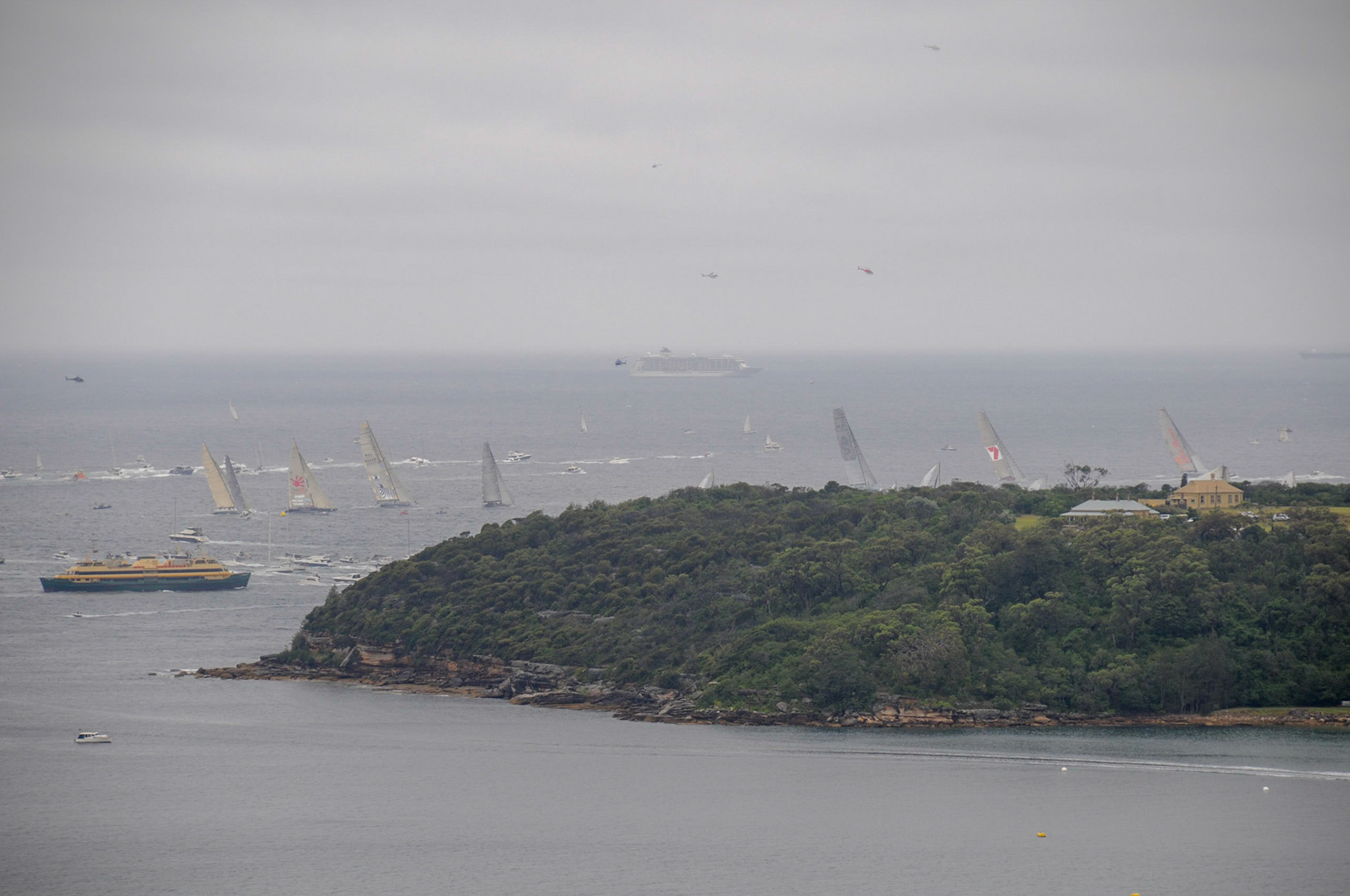 A damp start to the Sydney to Hobart race