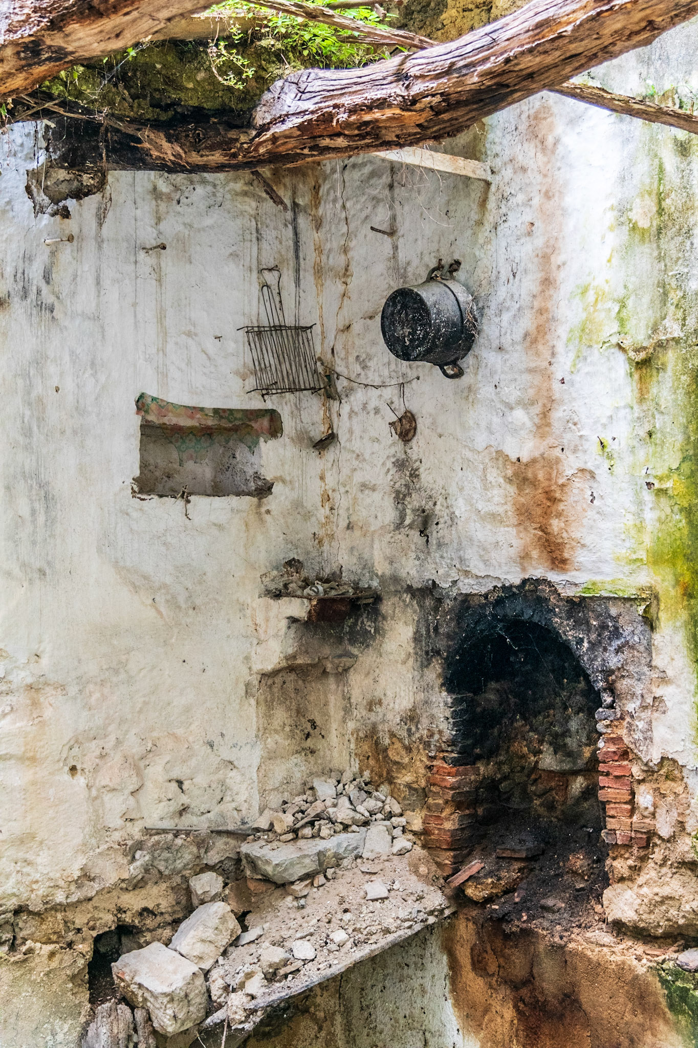 Old house that was damaged in the 1980’s earthy