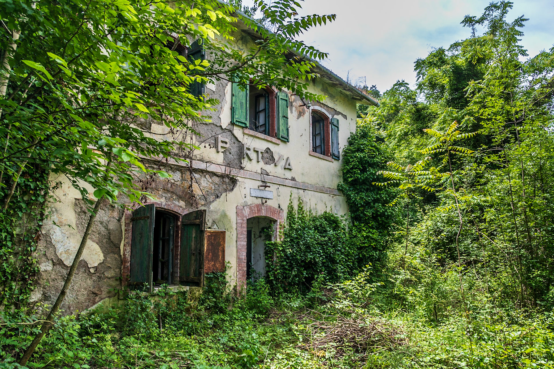 Old station of Pertosa